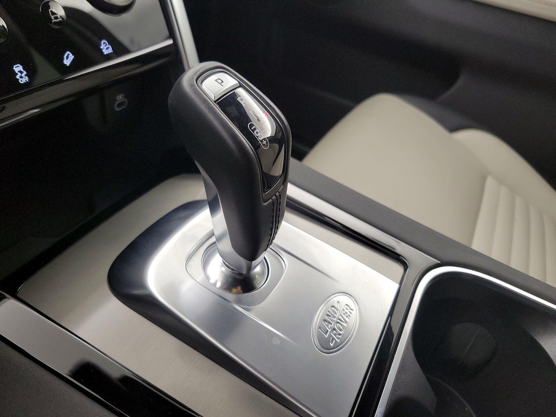 Thumbnail: 2023 Land Rover Discovery Sport - 18