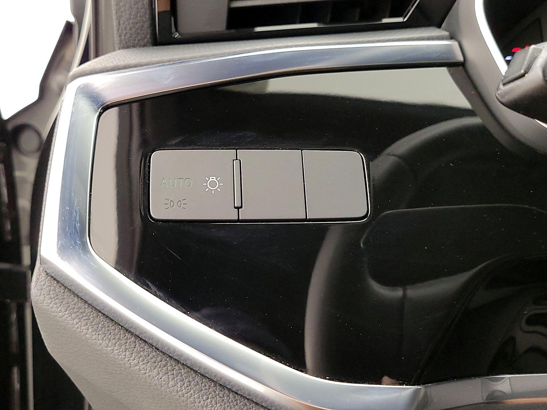 Thumbnail: 2021 Audi Q3 - 13