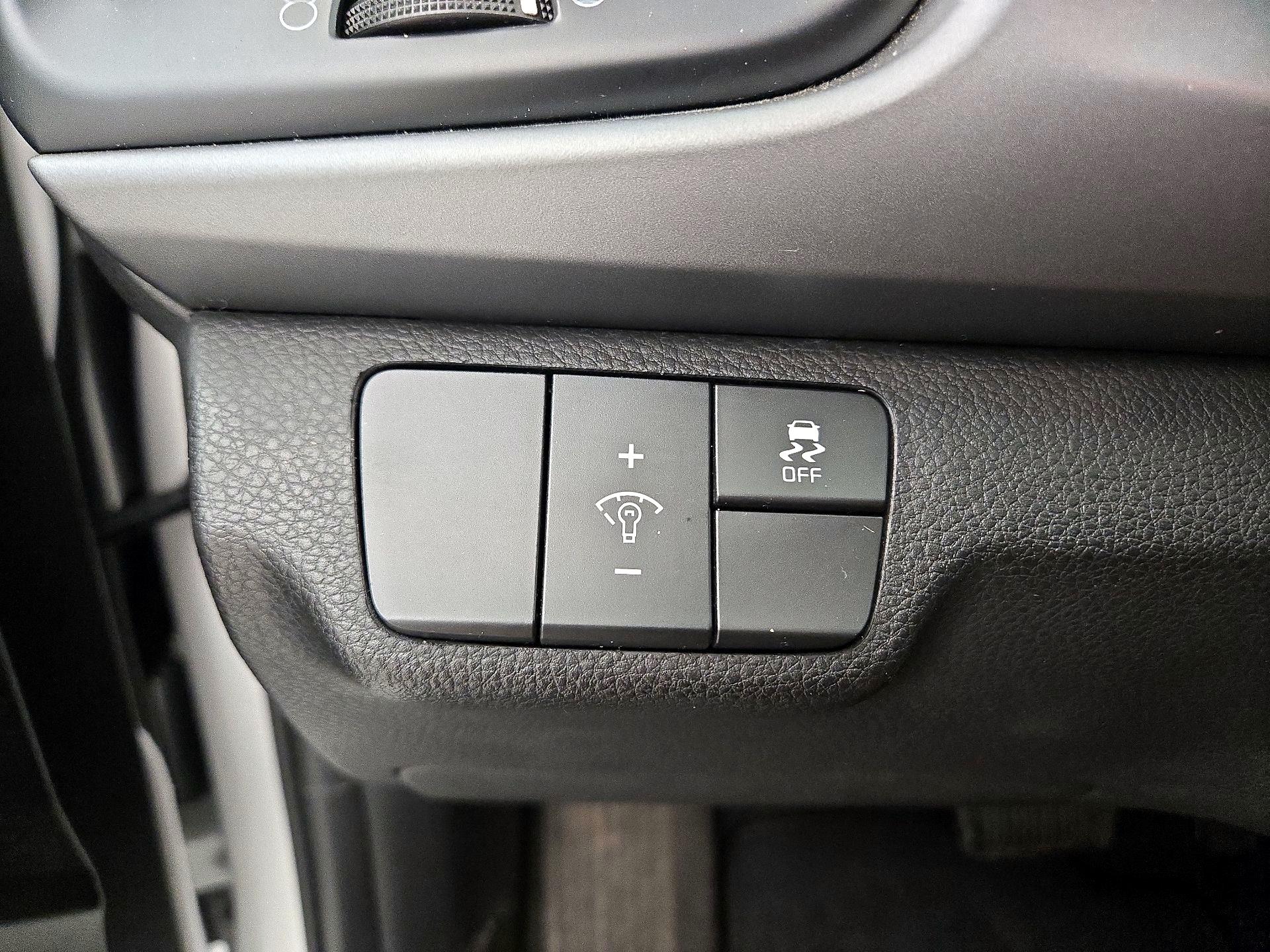 Thumbnail: 2022 Kia Rio - 13