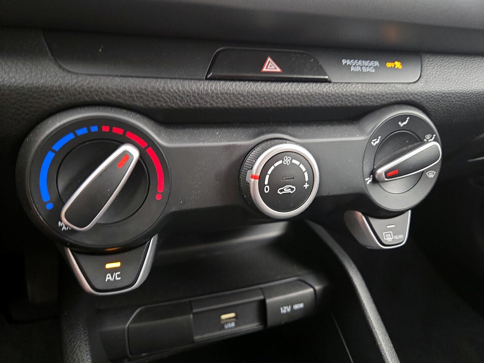 Thumbnail: 2022 Kia Rio - 16