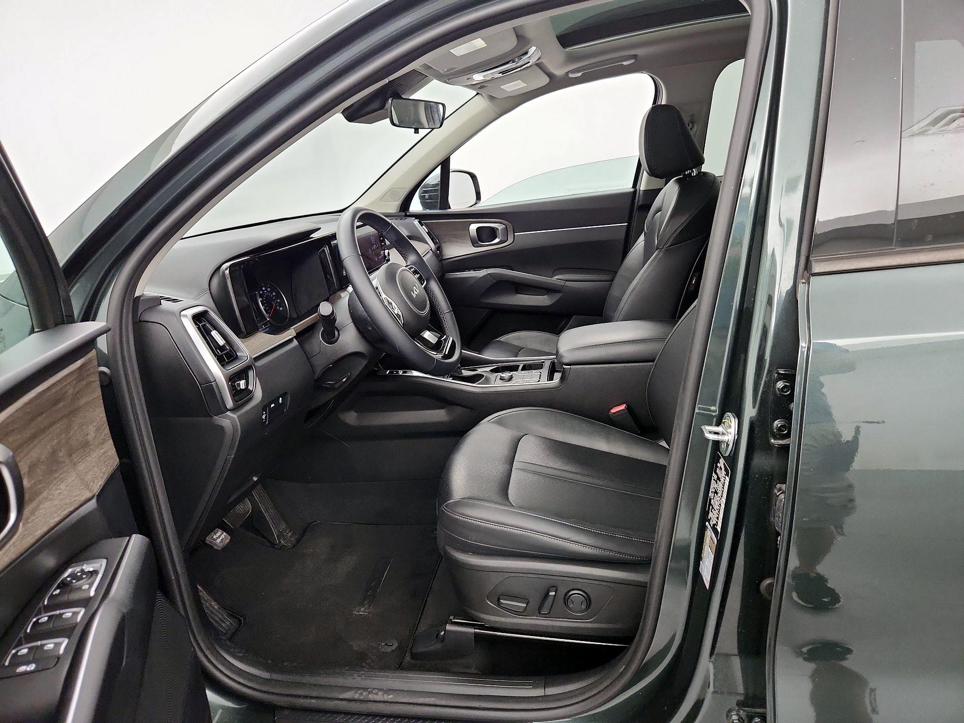 Thumbnail: 2023 Kia Sorento - 11