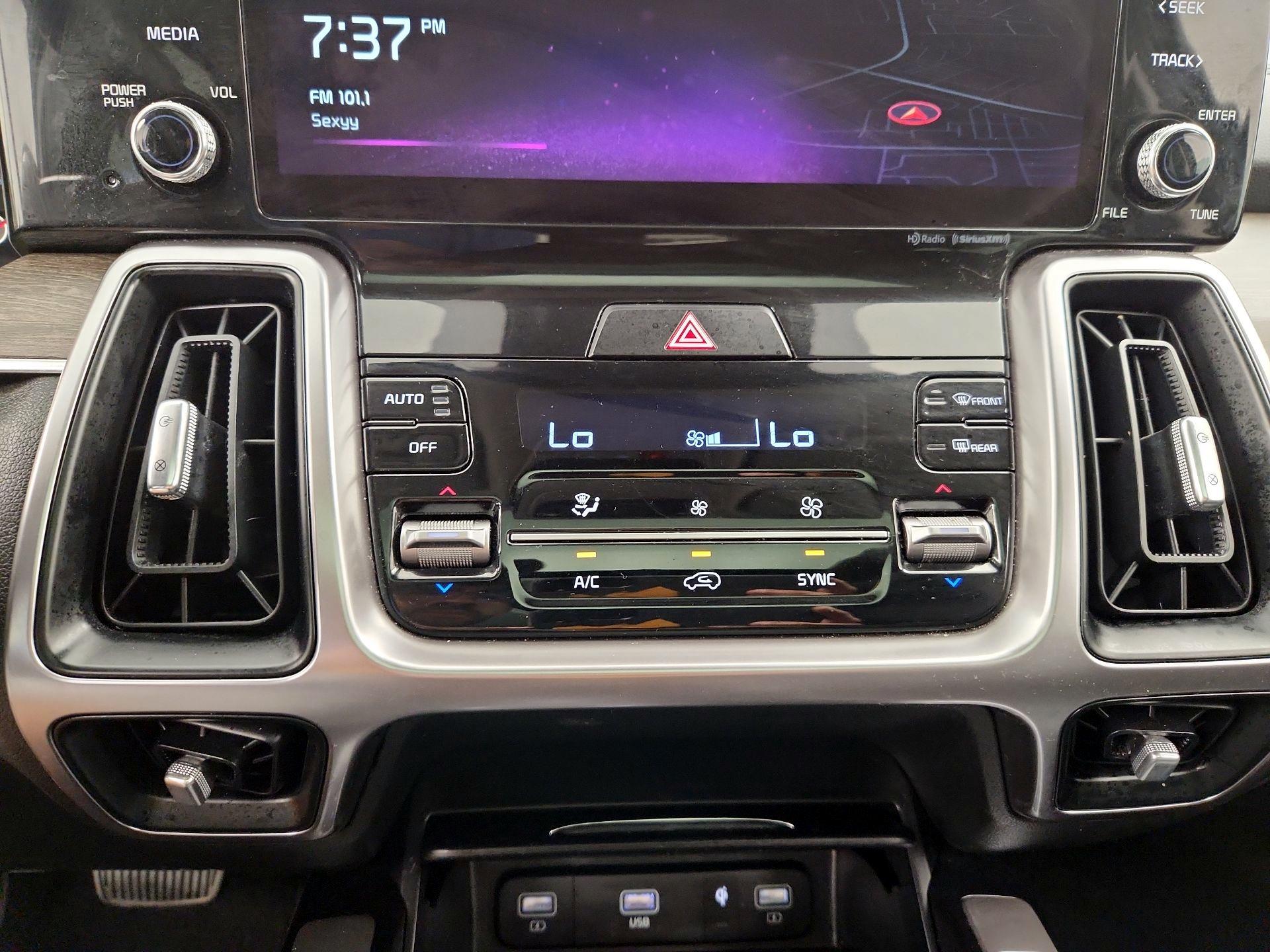 Thumbnail: 2023 Kia Sorento - 17