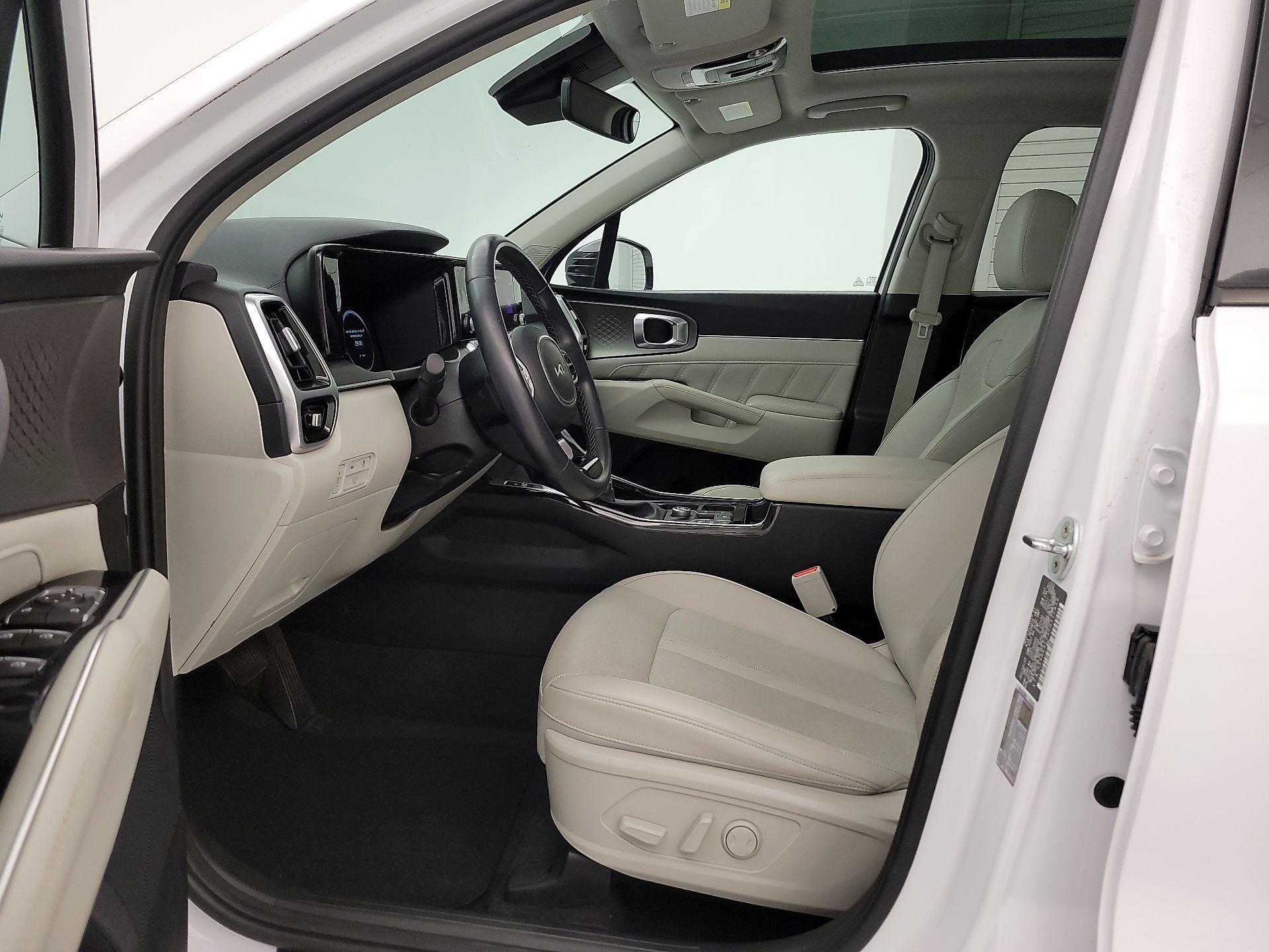 Thumbnail: 2023 Kia Sorento - 11