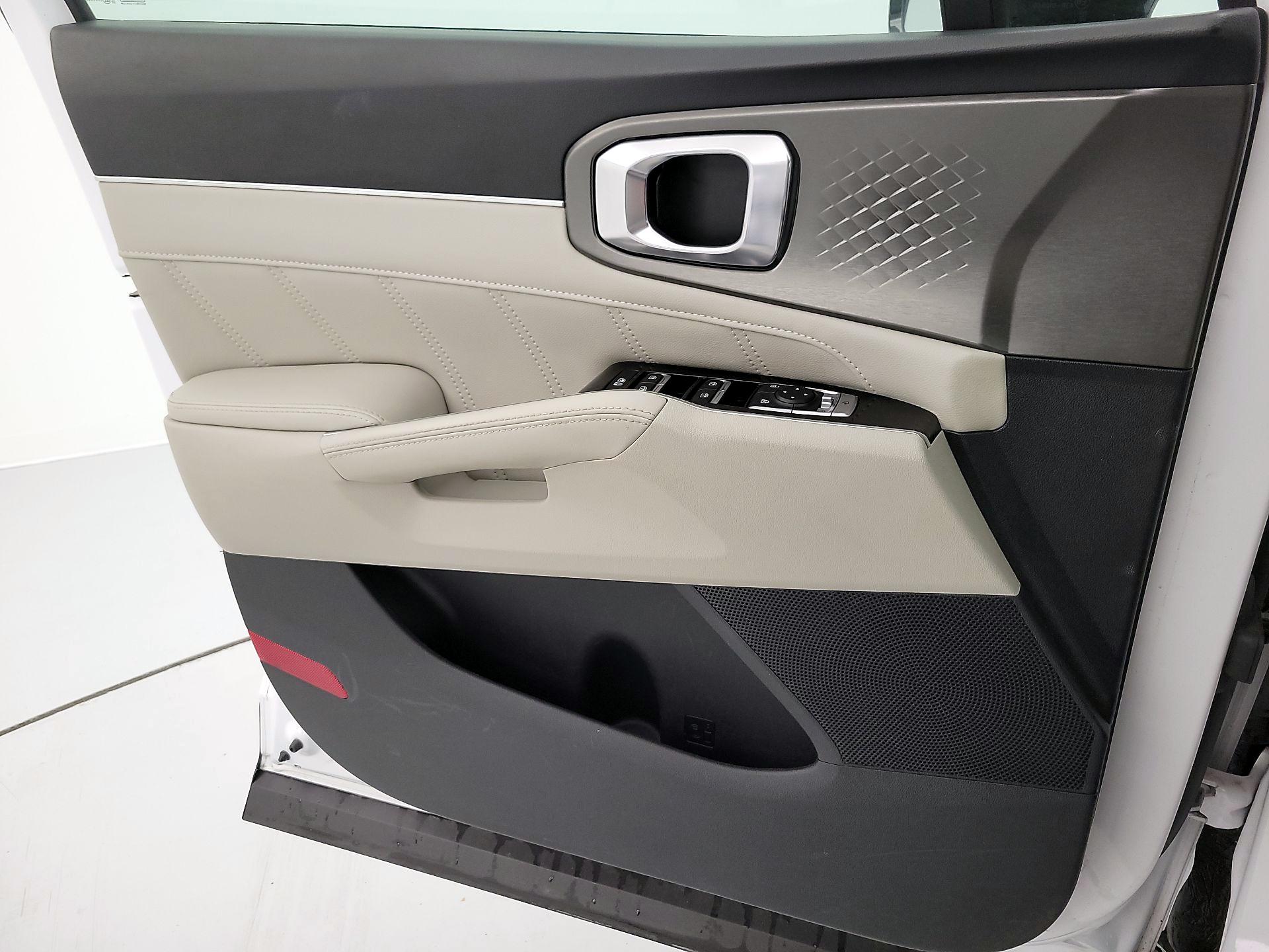 Thumbnail: 2023 Kia Sorento - 12