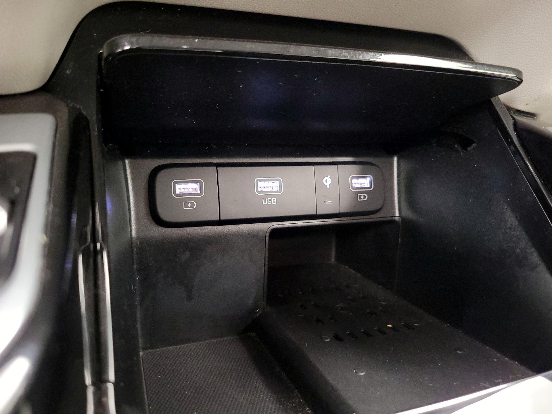 Thumbnail: 2023 Kia Sorento - 19