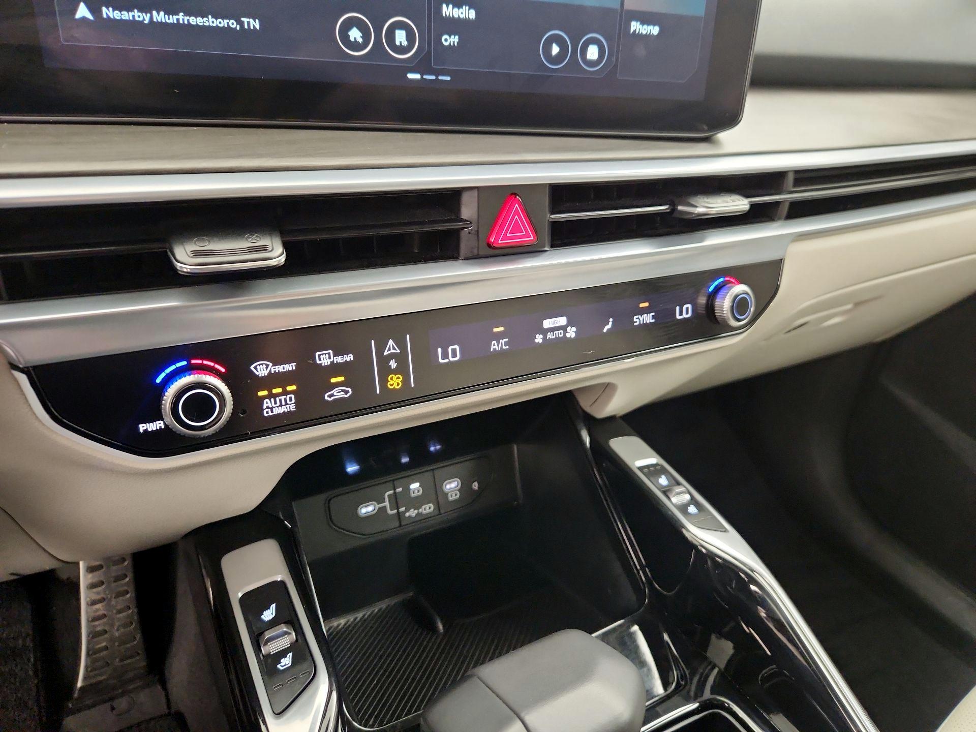 Thumbnail: 2024 Kia Sorento - 17