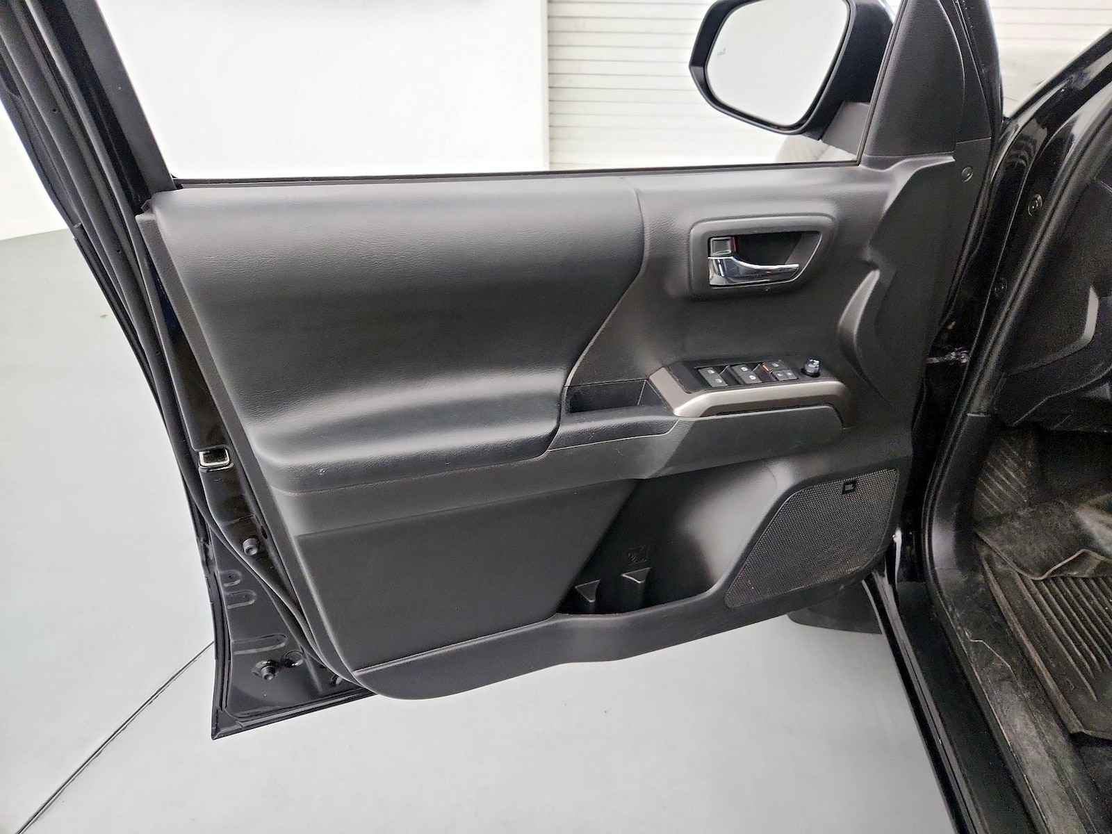 2023 Toyota Tacoma Limited - Photo 13