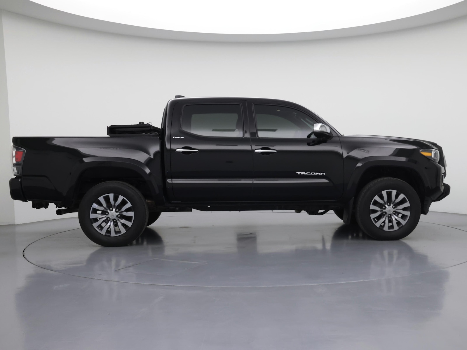 2023 Toyota Tacoma Limited - Photo 8