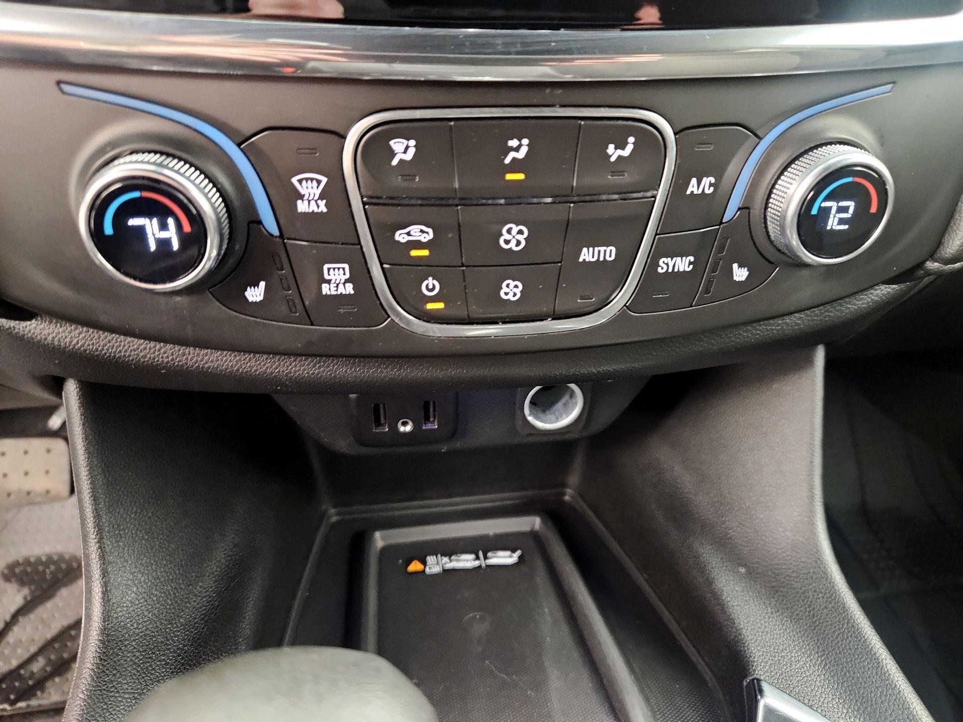 Thumbnail: 2023 Chevrolet Traverse - 16