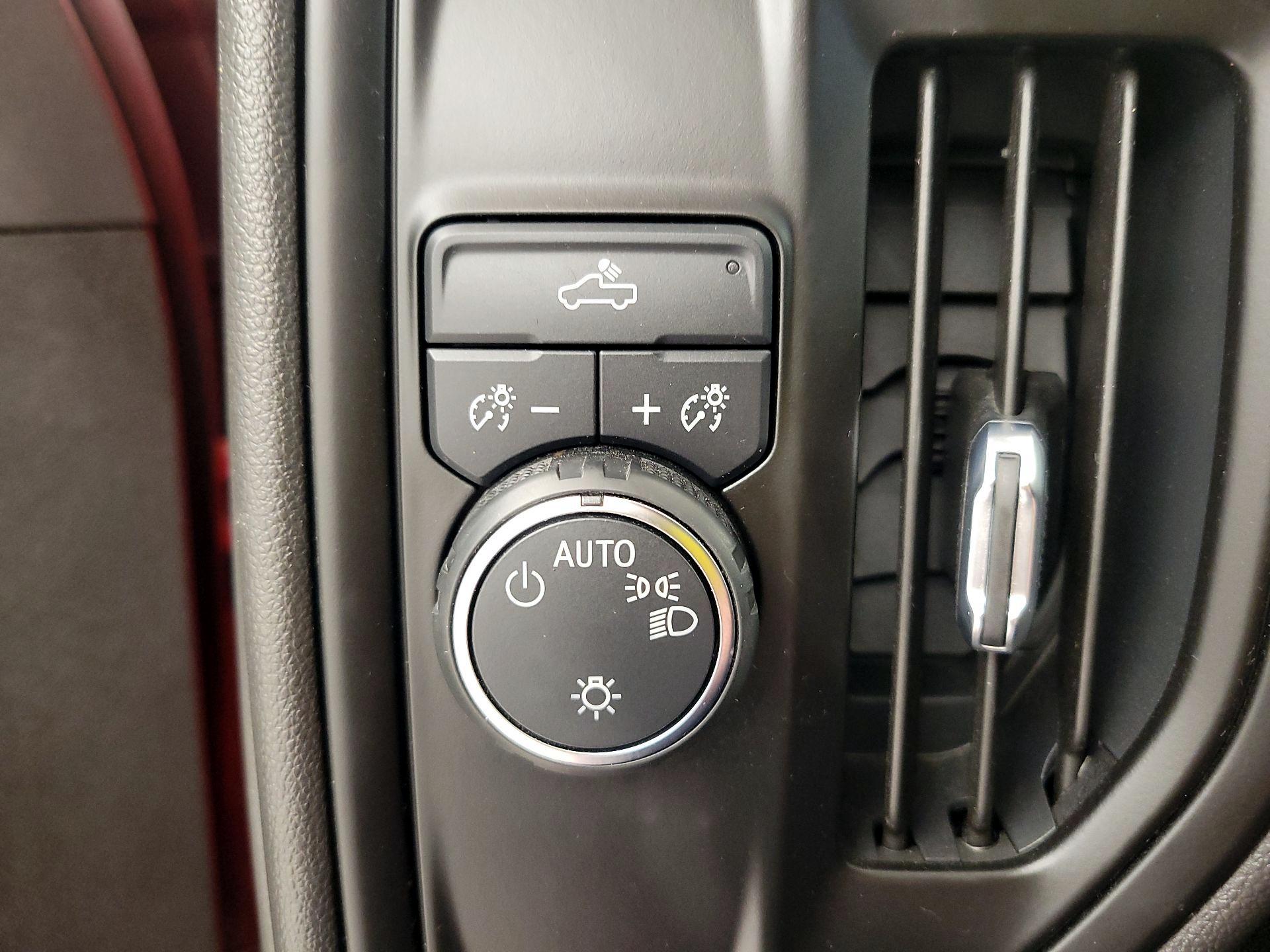 Thumbnail: 2020 Chevrolet Silverado 1500 - 13