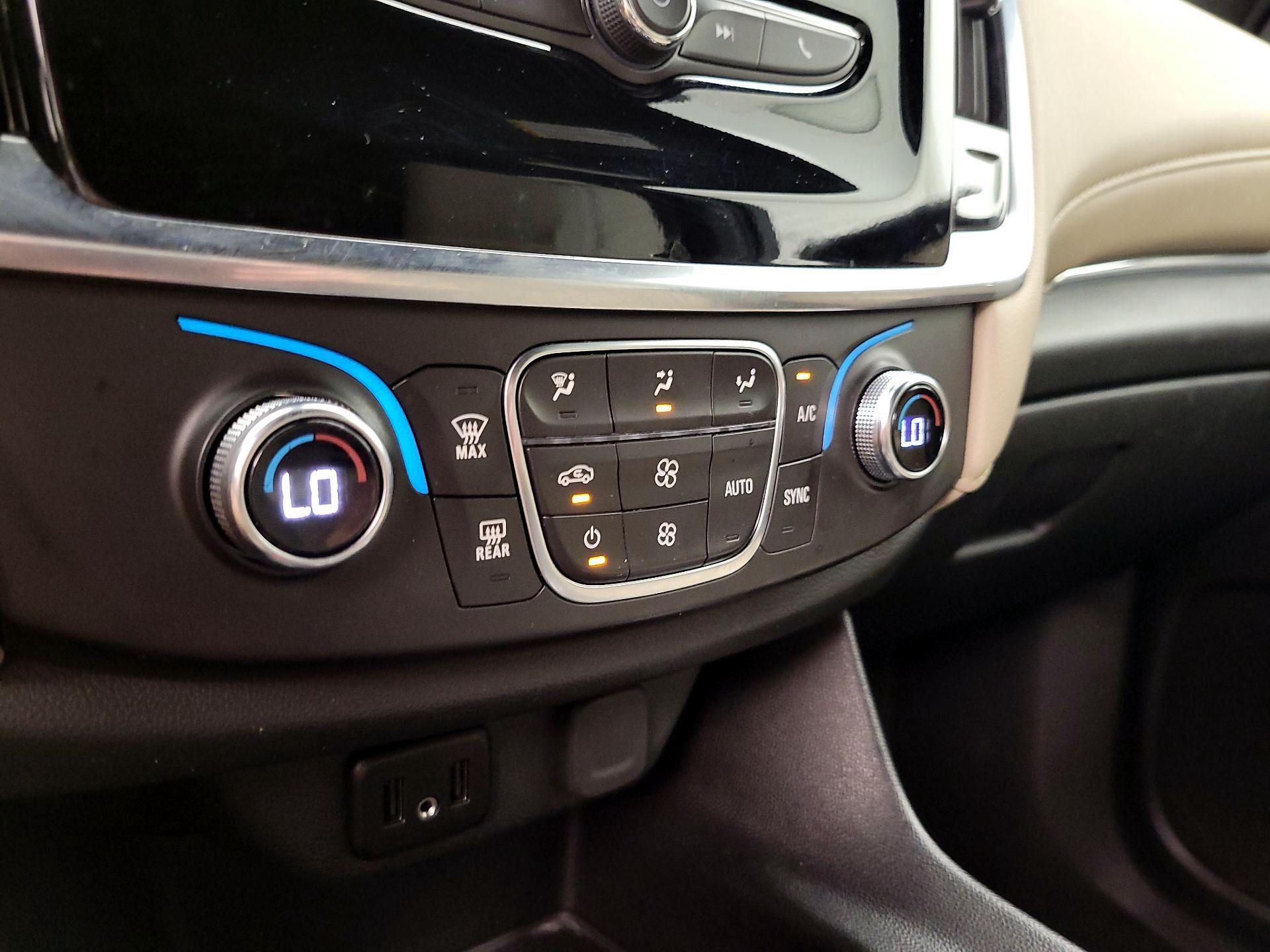 Thumbnail: 2023 Chevrolet Traverse - 16