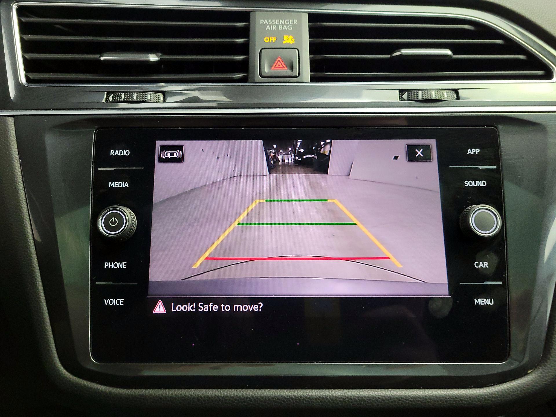 Thumbnail: 2022 Volkswagen Tiguan - 14