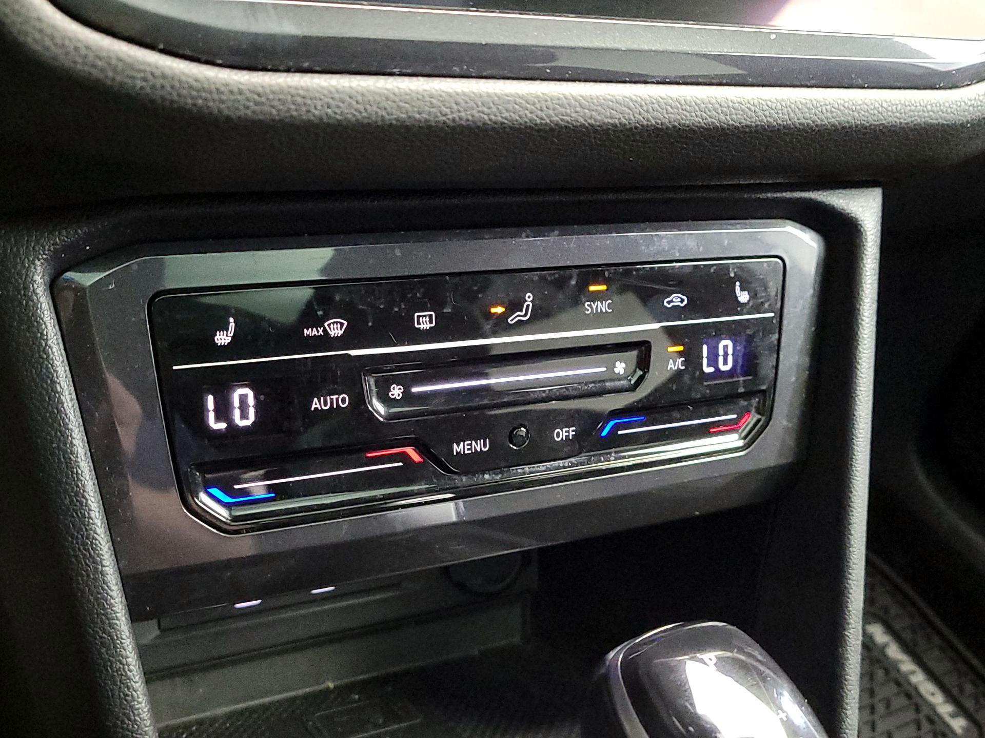 Thumbnail: 2022 Volkswagen Tiguan - 16