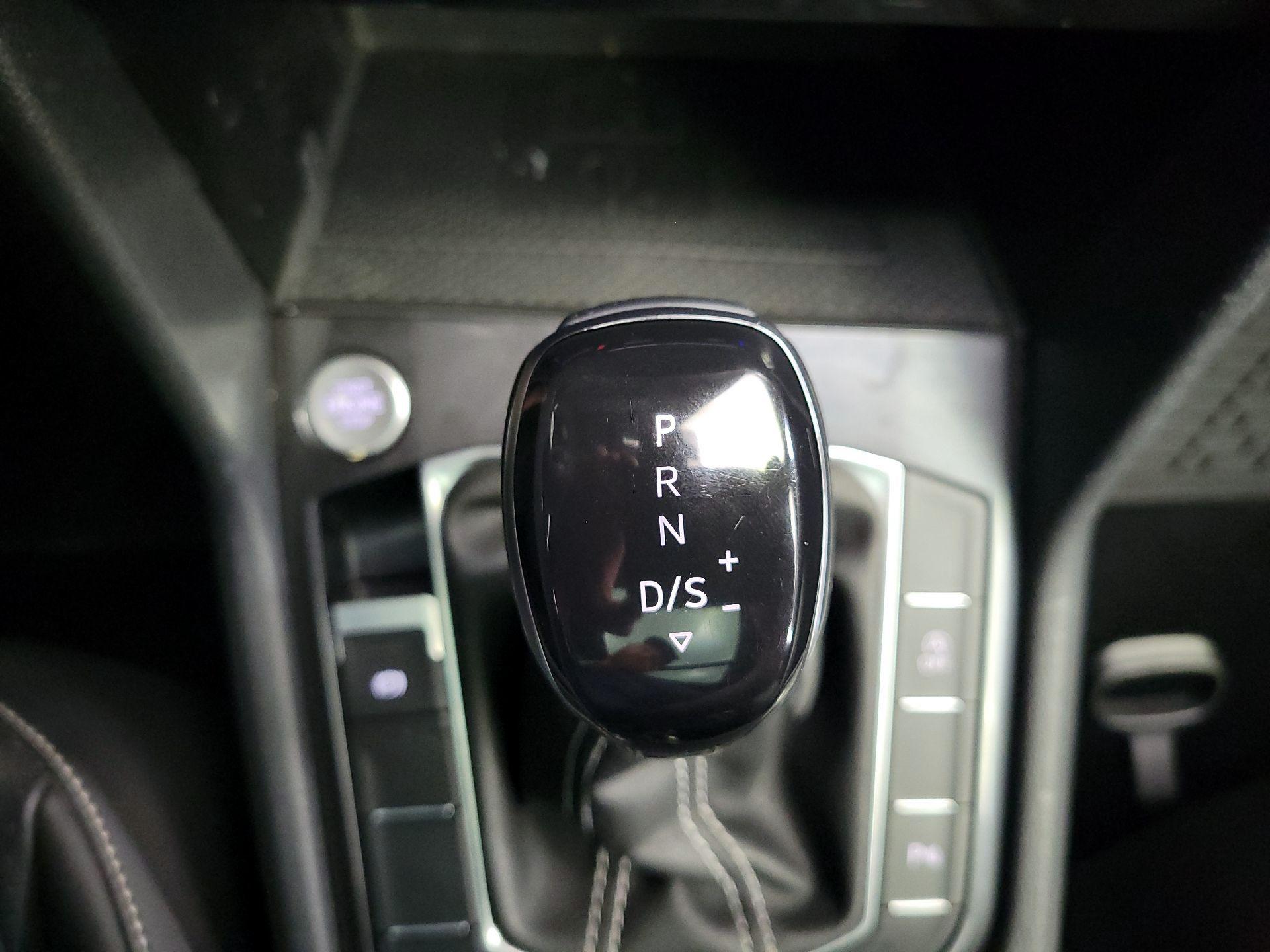 Thumbnail: 2022 Volkswagen Tiguan - 17