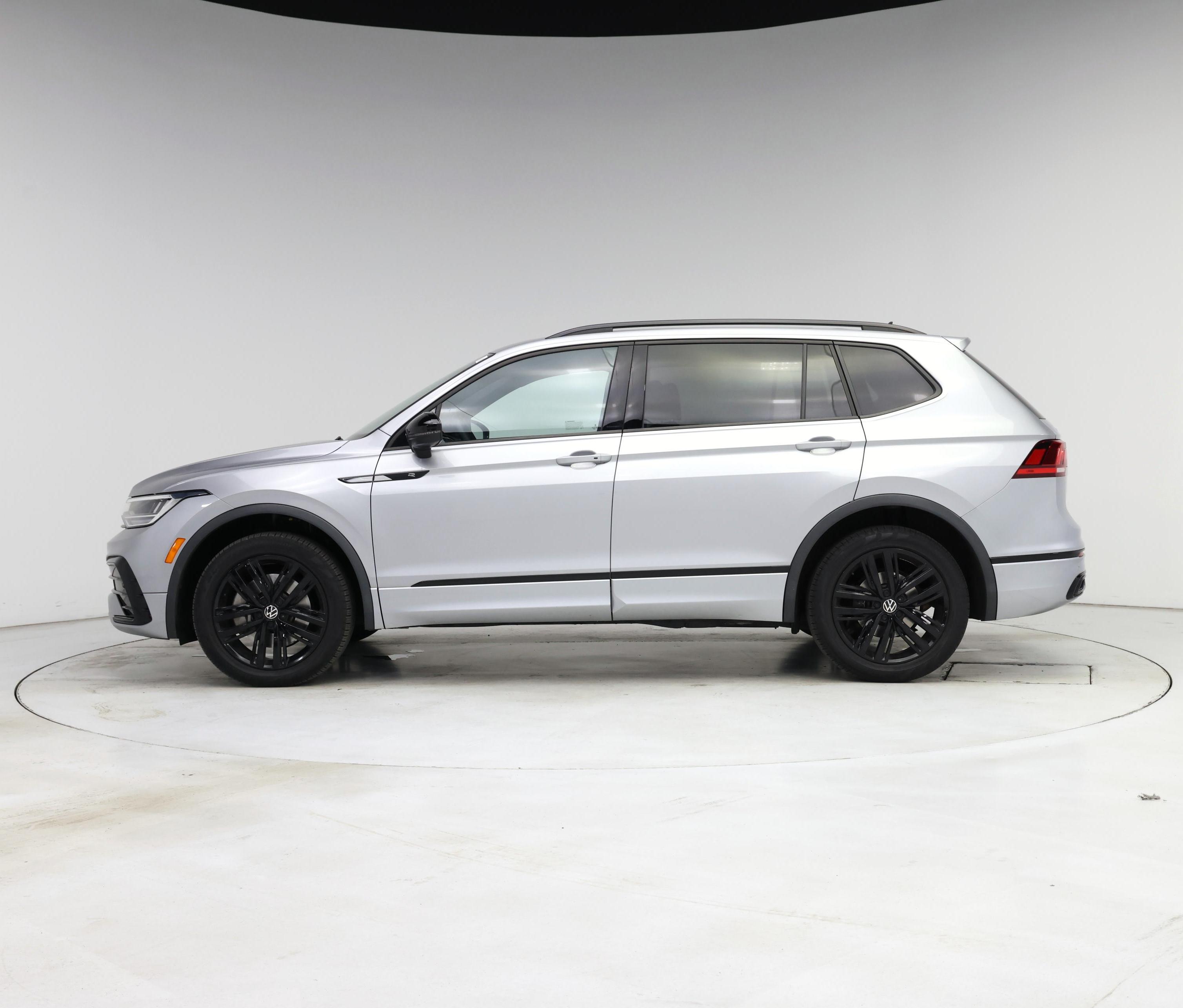 Thumbnail: 2022 Volkswagen Tiguan - 3