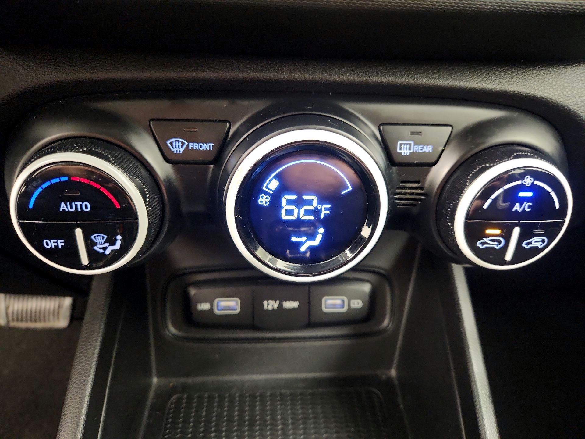 Thumbnail: 2022 Hyundai Venue - 16