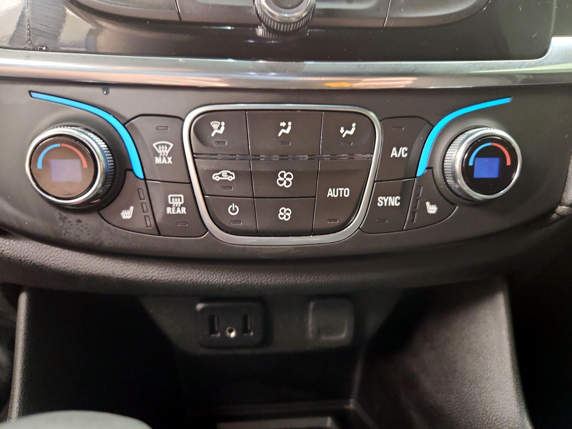 Thumbnail: 2023 Chevrolet Traverse - 16