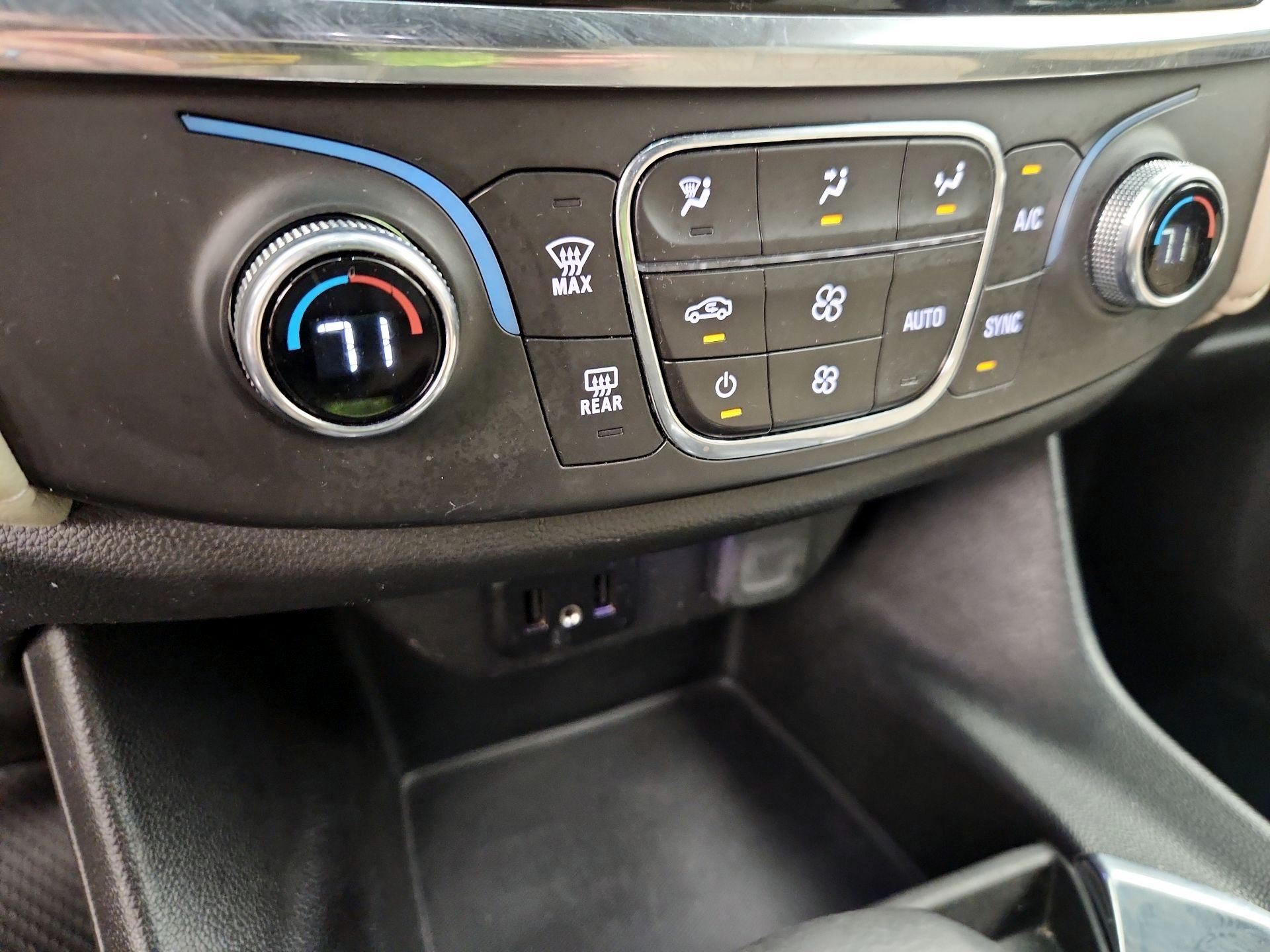 Thumbnail: 2023 Chevrolet Traverse - 16