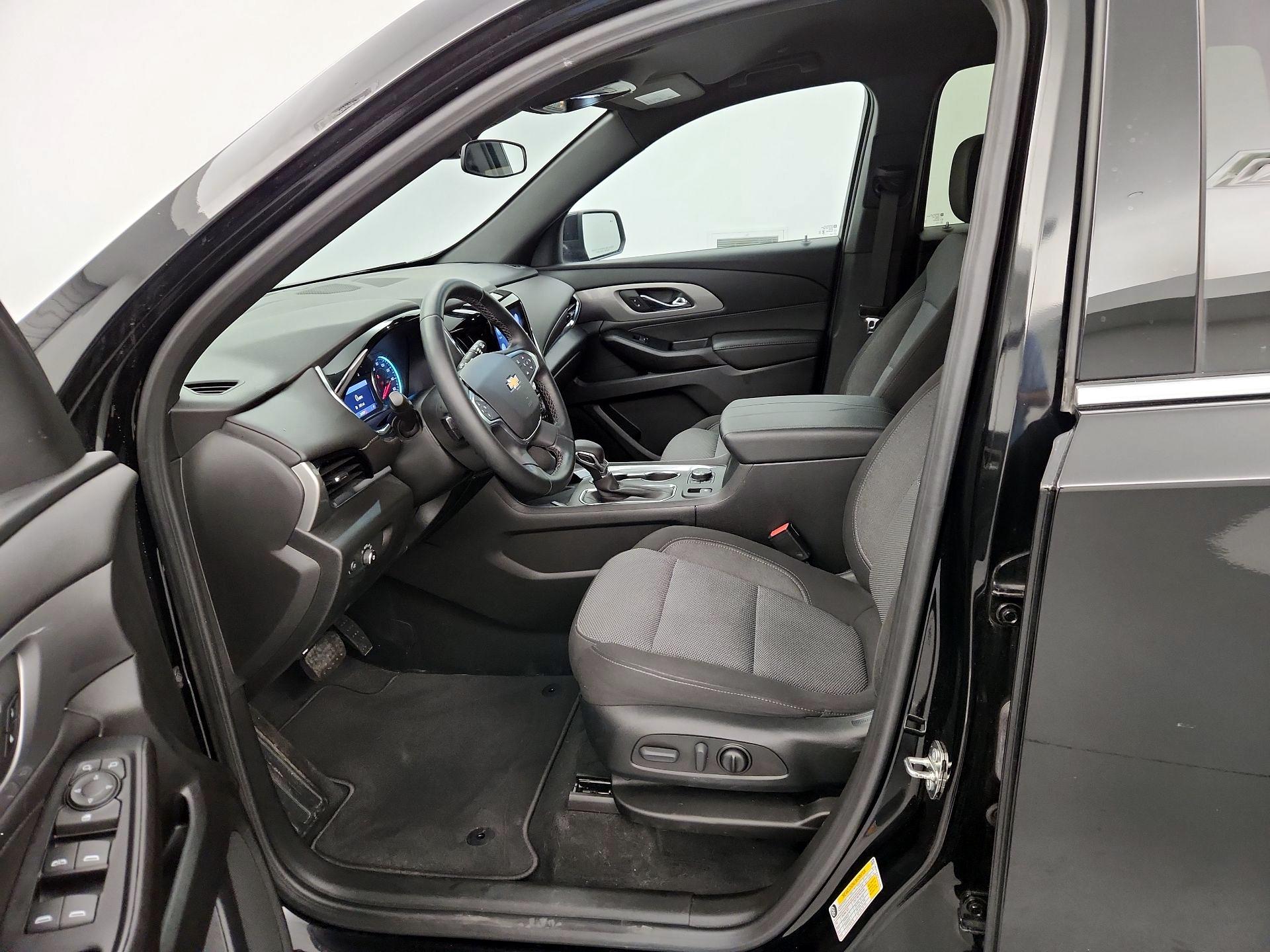 Thumbnail: 2023 Chevrolet Traverse - 11