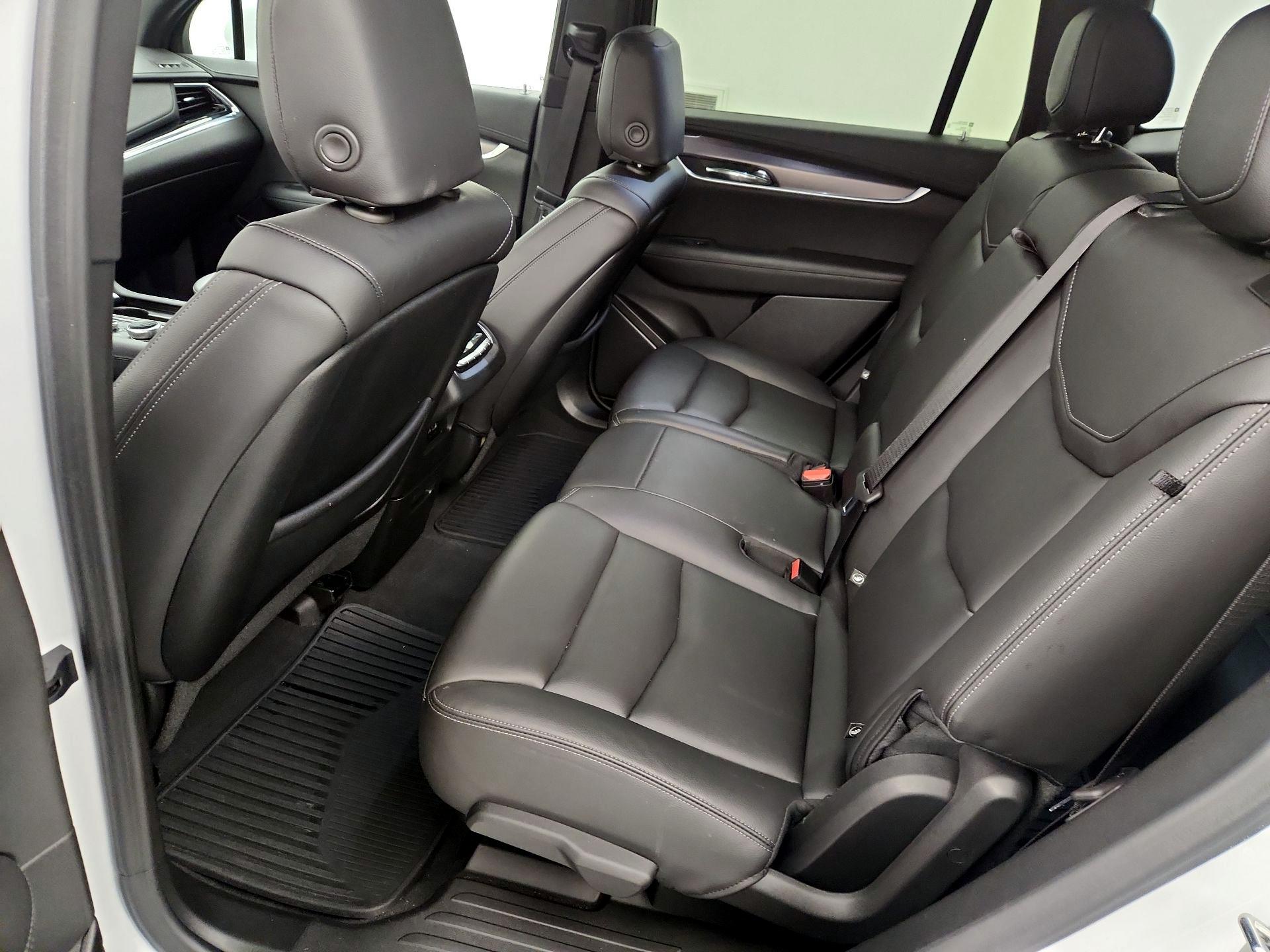 Thumbnail: 2024 Cadillac XT6 - 18