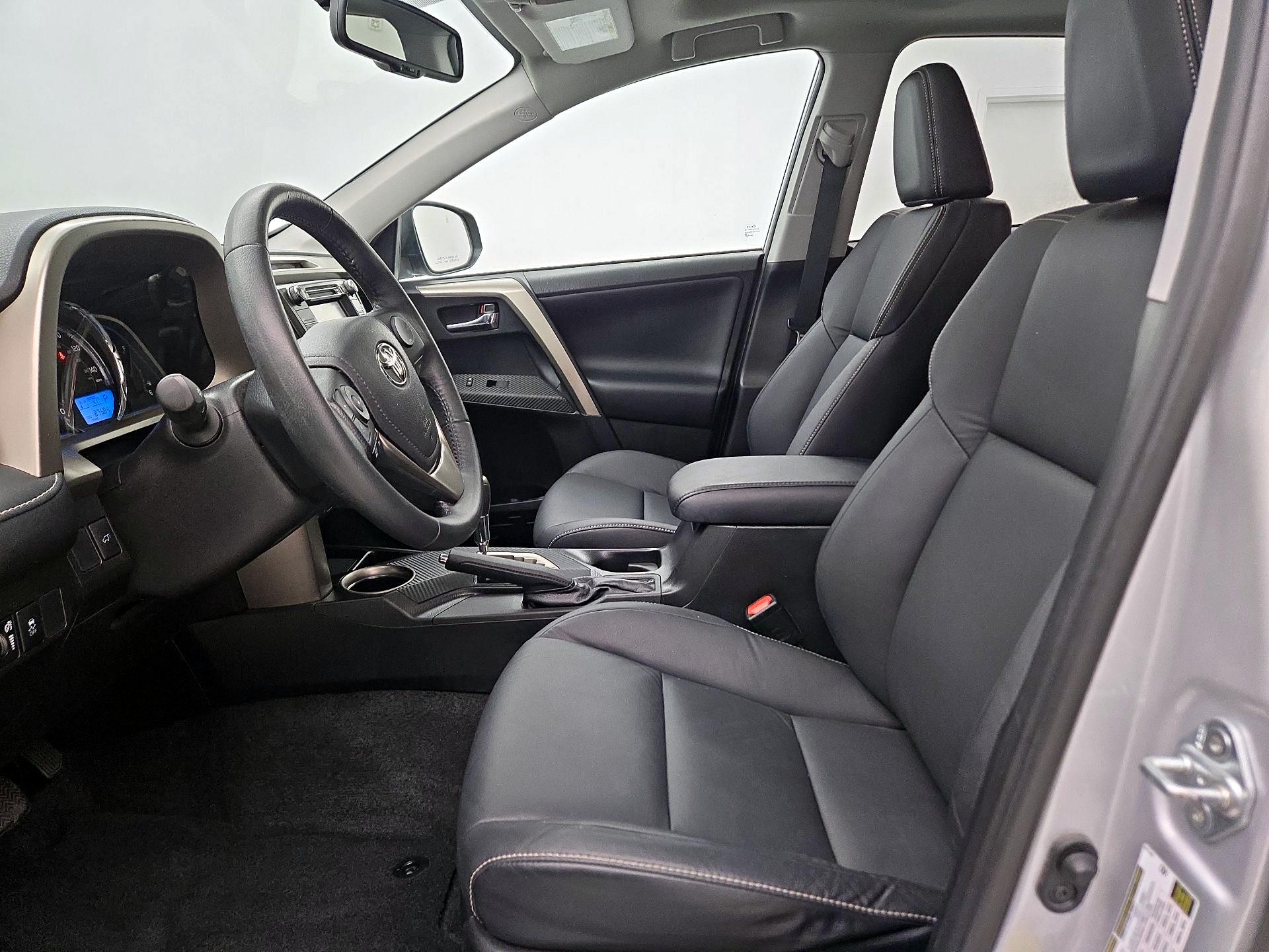 Thumbnail: 2015 Toyota RAV4 - 11