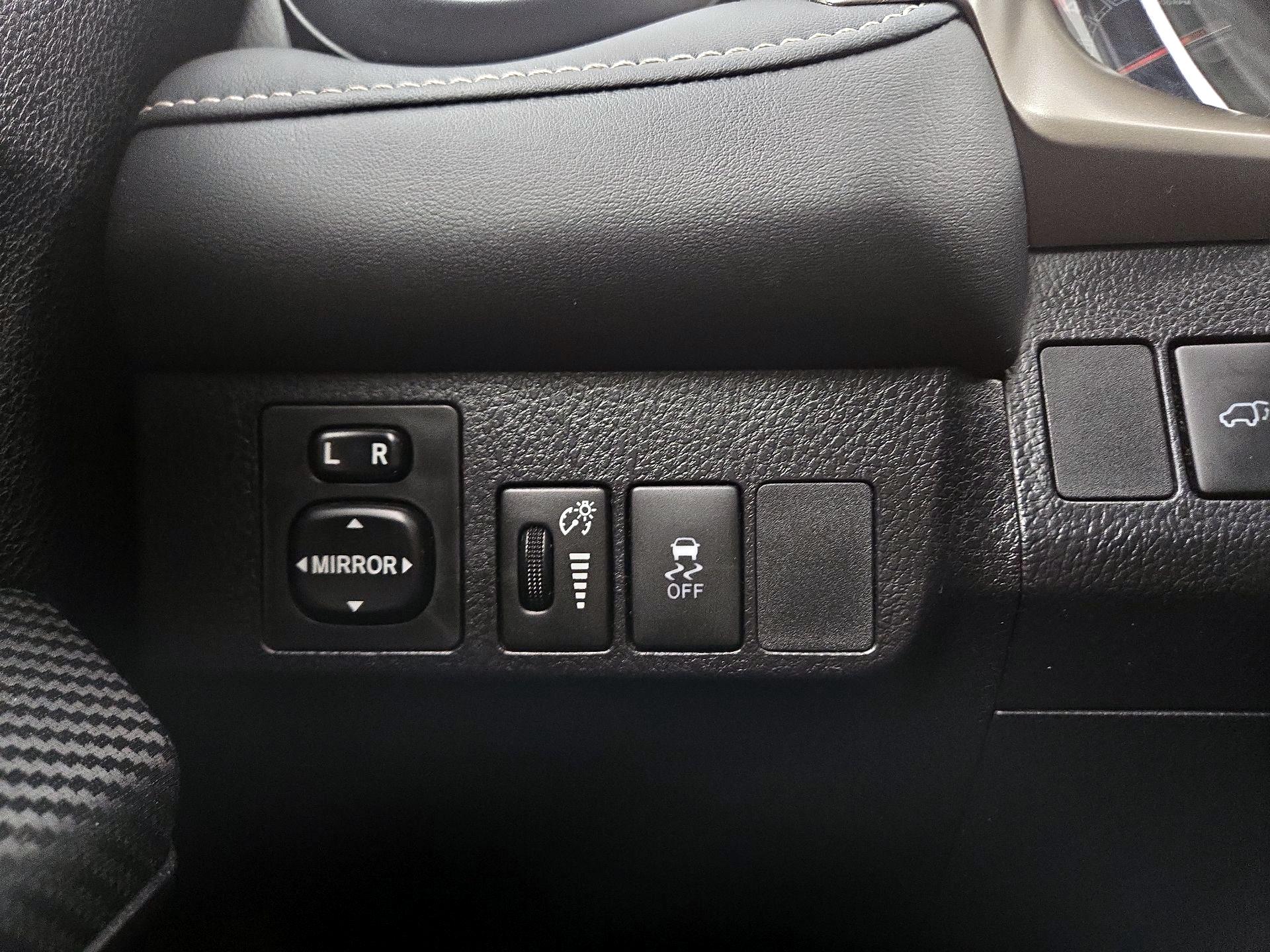 Thumbnail: 2015 Toyota RAV4 - 13