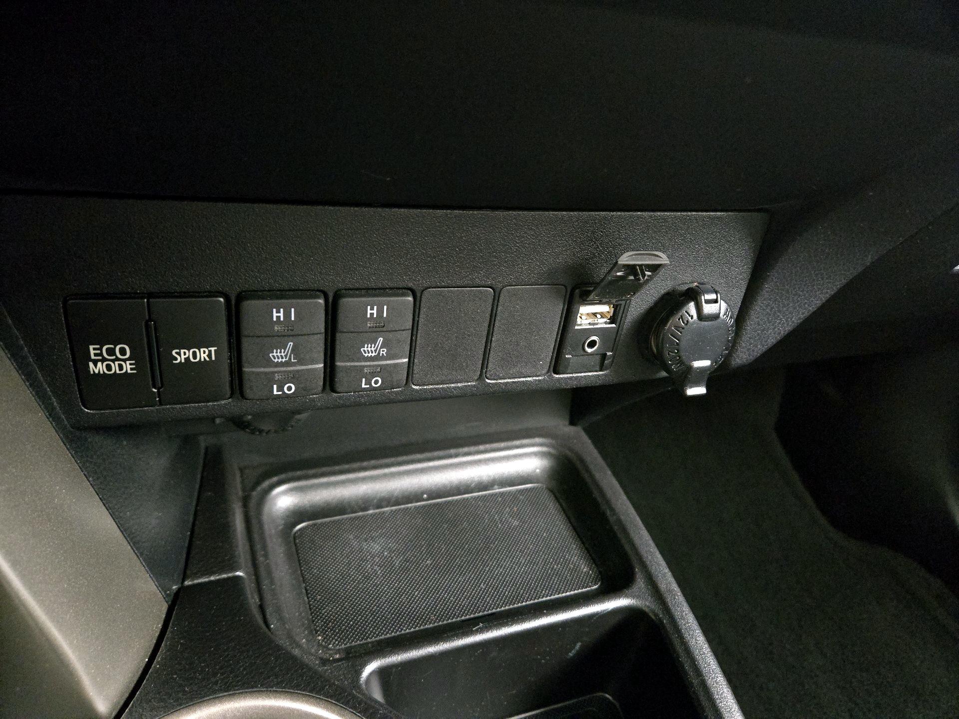 Thumbnail: 2015 Toyota RAV4 - 18