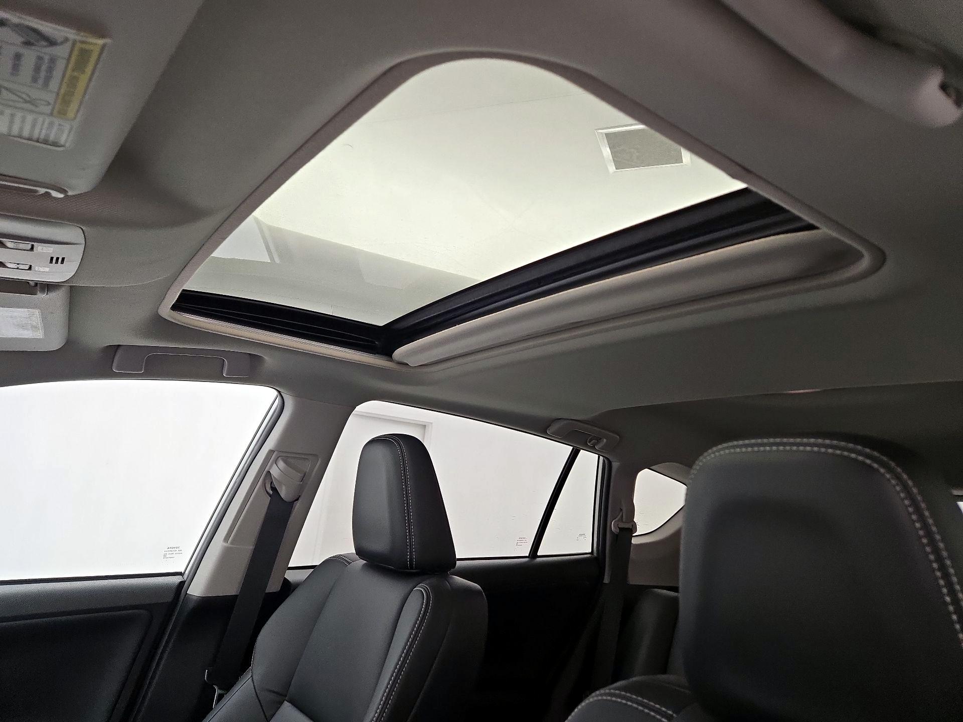 Thumbnail: 2015 Toyota RAV4 - 19