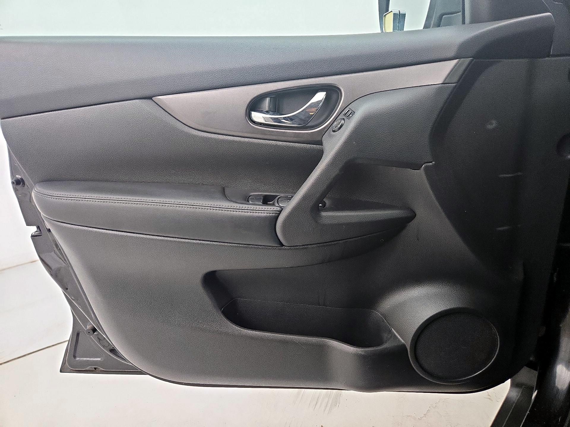 Thumbnail: 2014 Nissan Rogue - 12