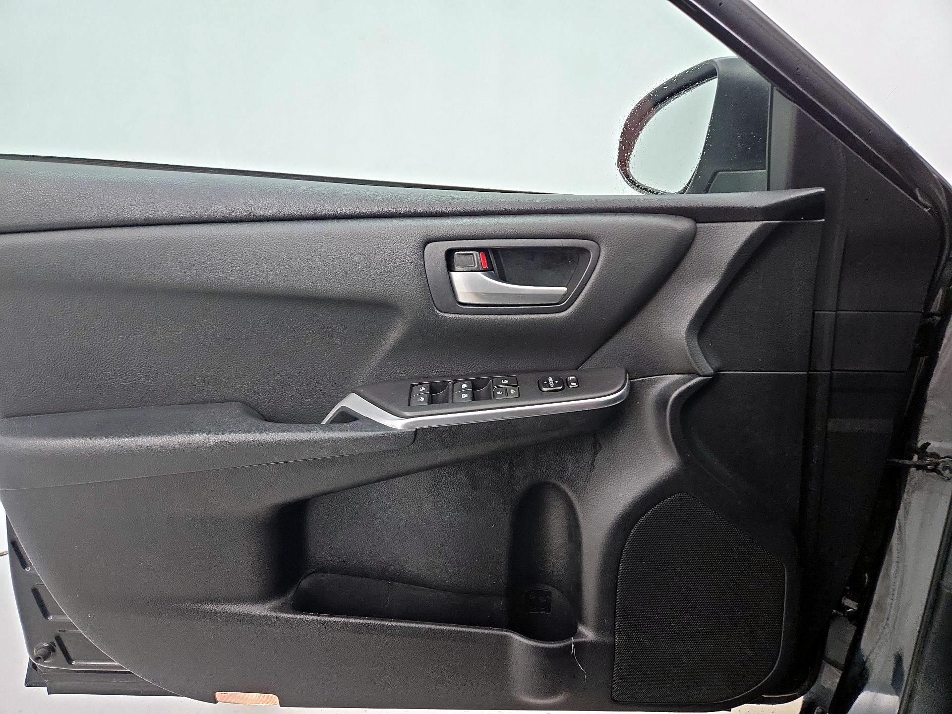 Thumbnail: 2015 Toyota Camry - 12