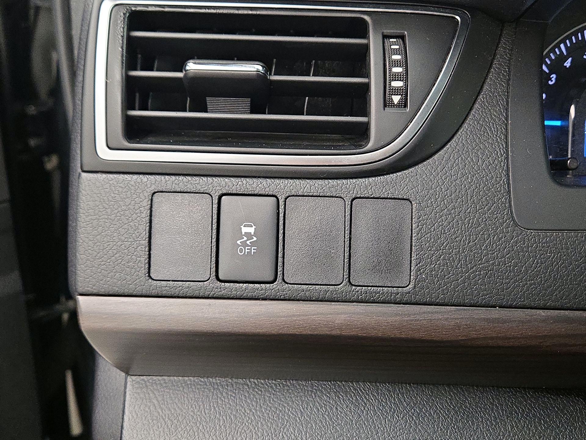 Thumbnail: 2015 Toyota Camry - 13