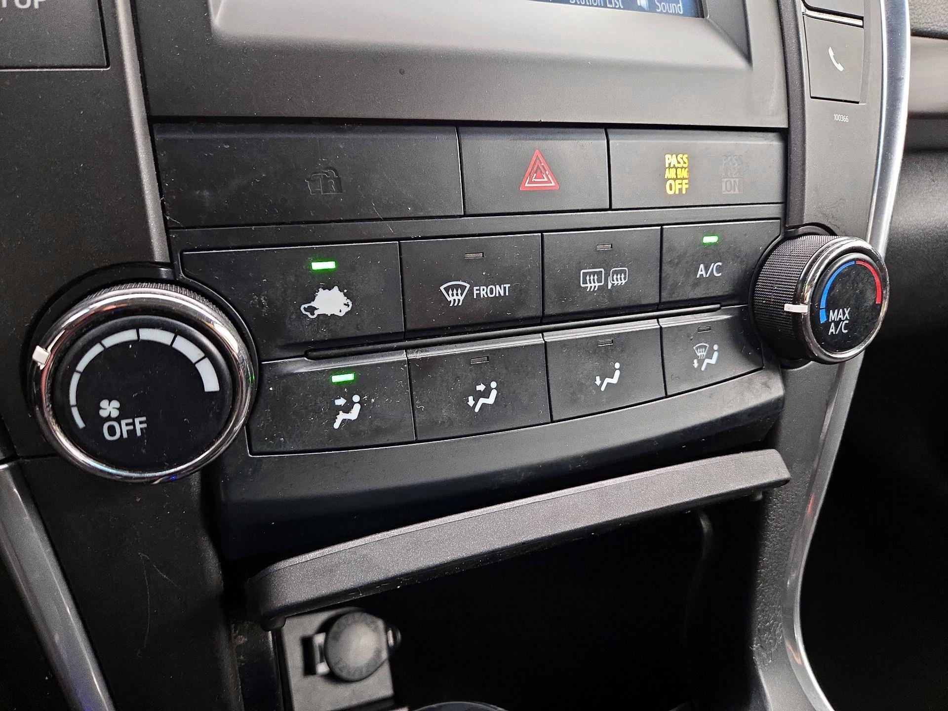 Thumbnail: 2015 Toyota Camry - 16