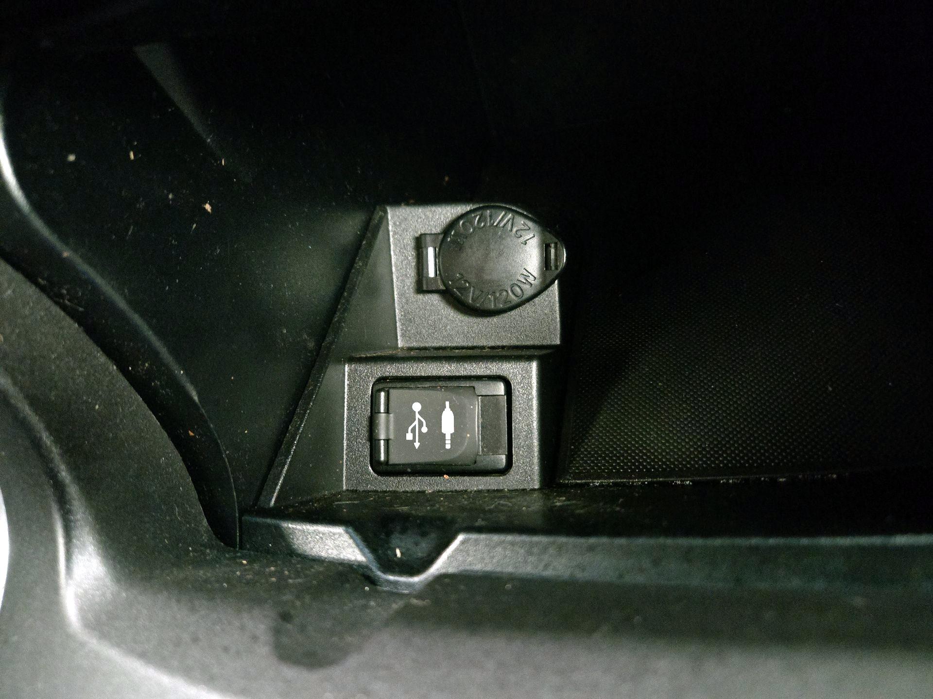 Thumbnail: 2015 Toyota Camry - 18