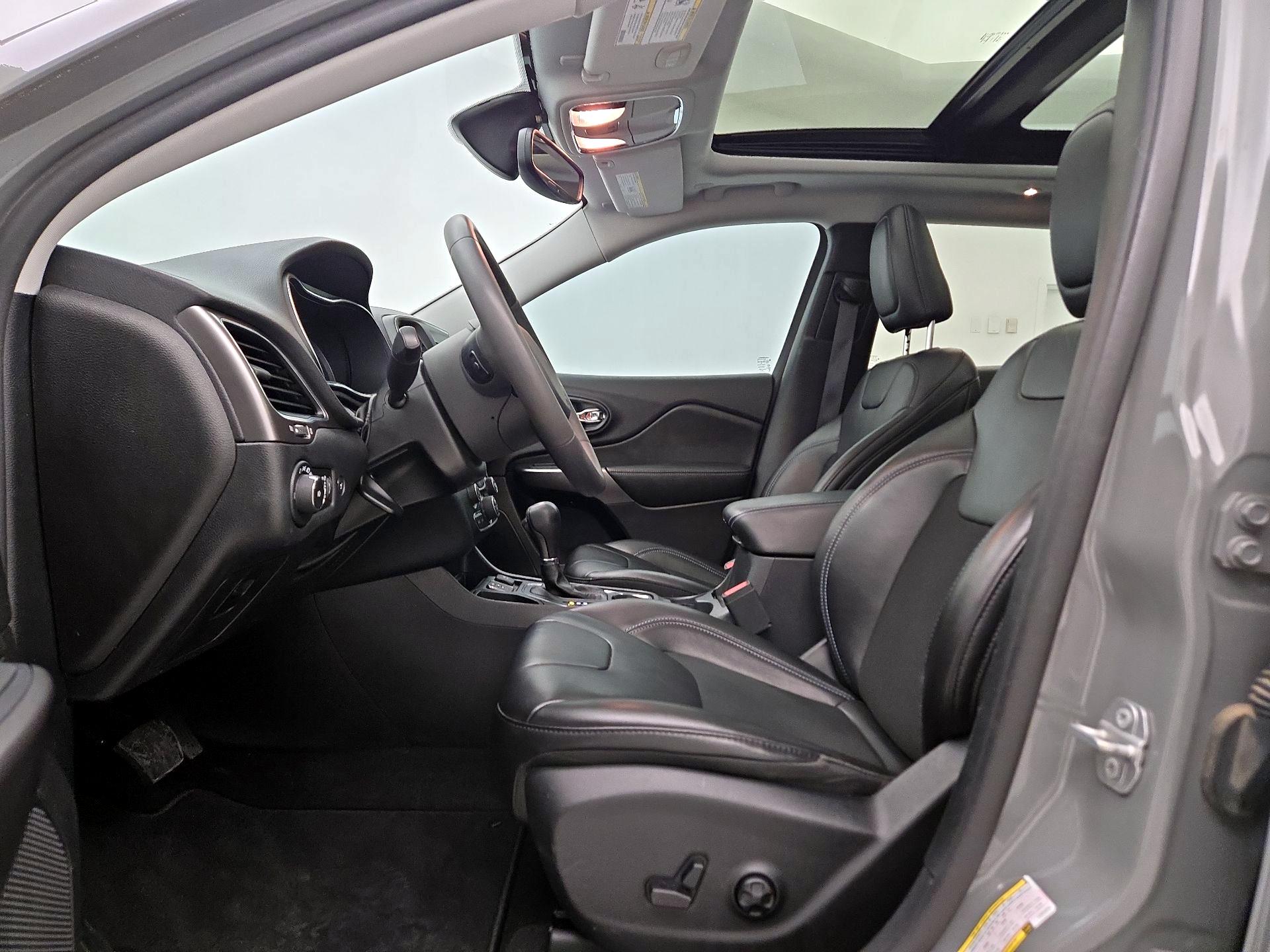 Thumbnail: 2020 Jeep Cherokee - 11