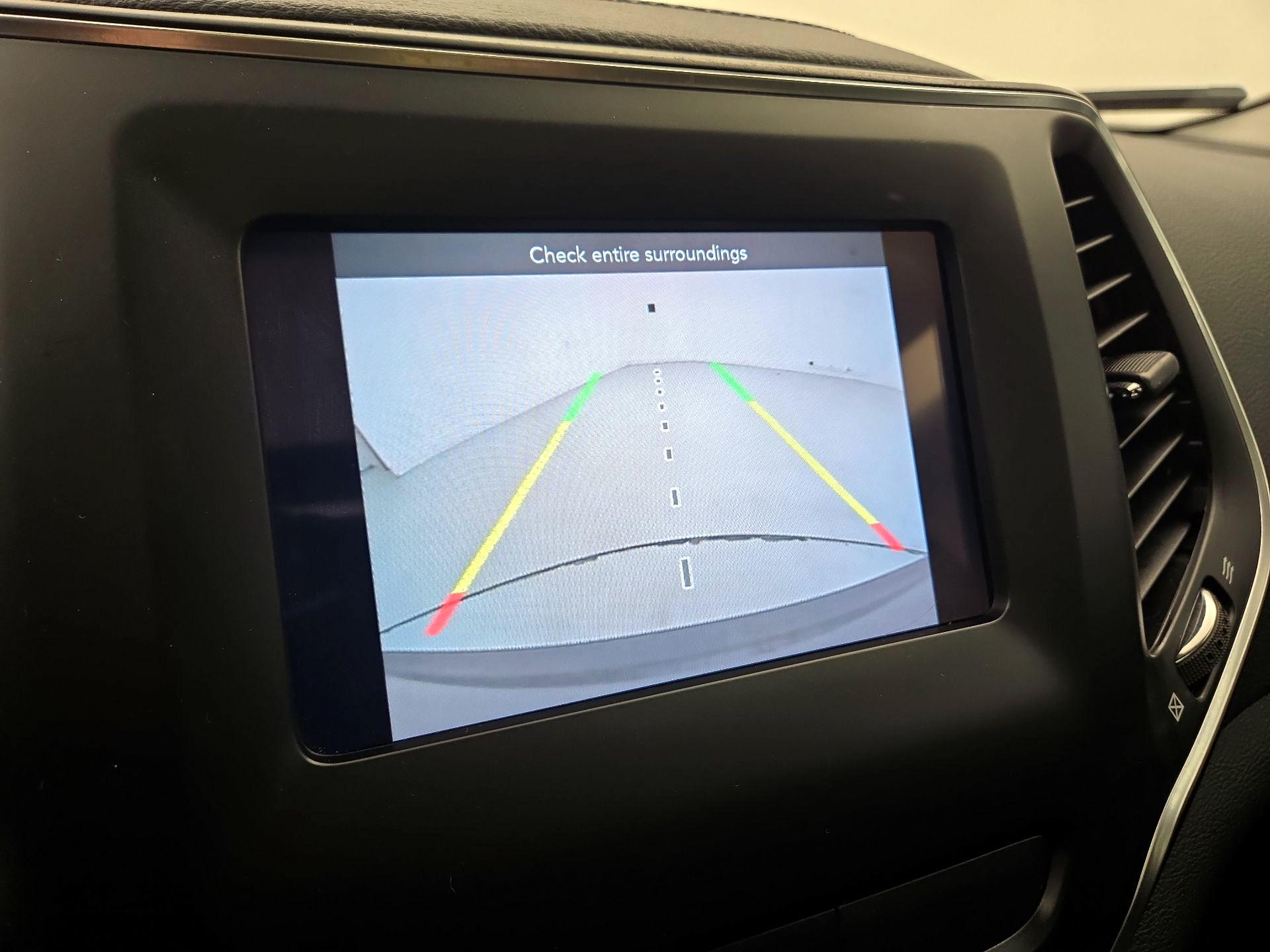 Thumbnail: 2020 Jeep Cherokee - 14