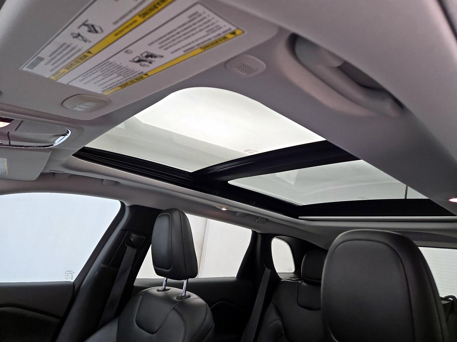 Thumbnail: 2020 Jeep Cherokee - 19