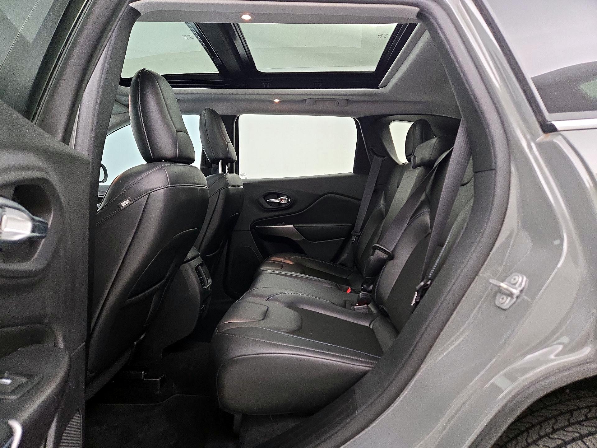 Thumbnail: 2020 Jeep Cherokee - 20