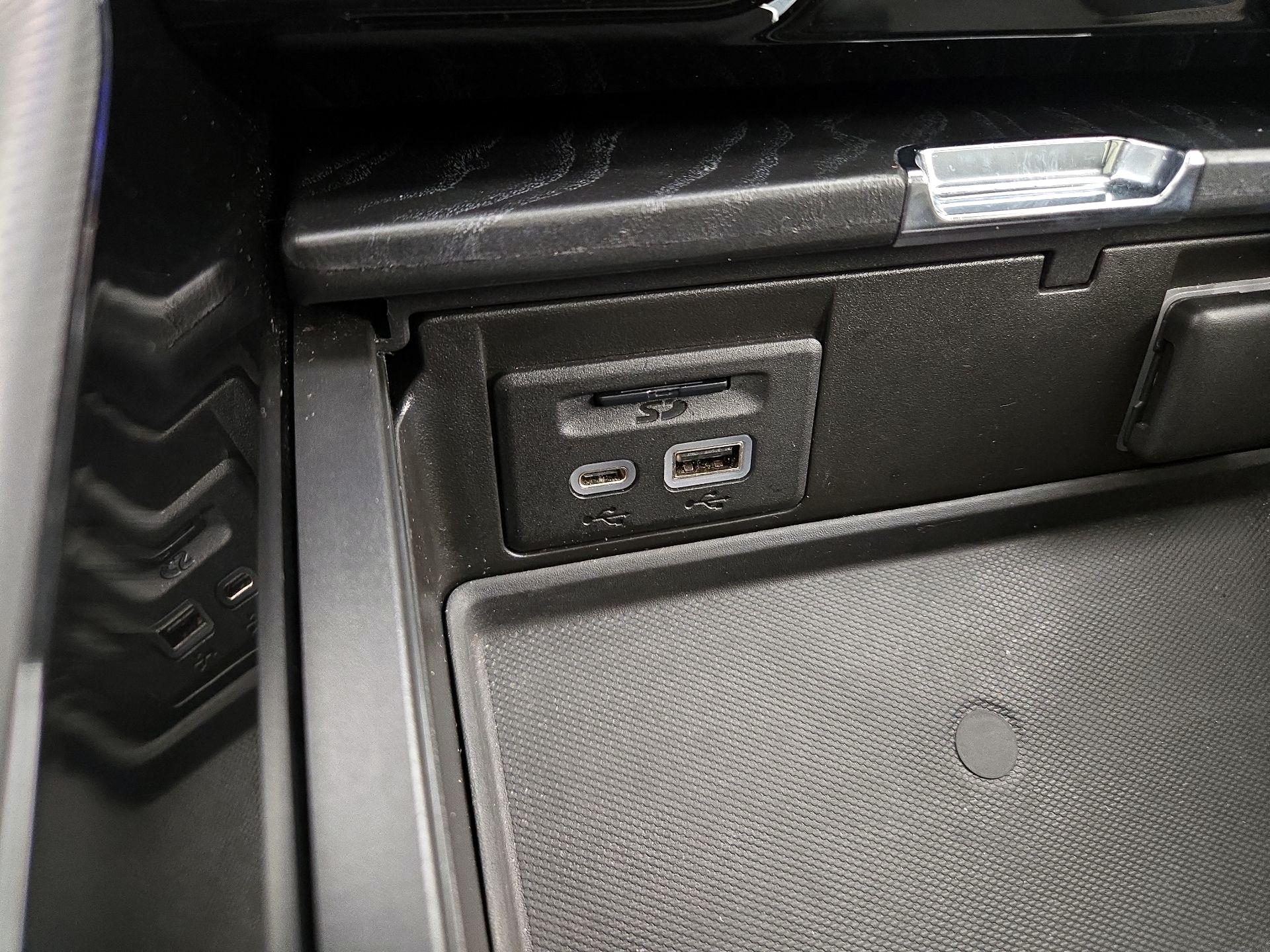 Thumbnail: 2021 GMC Yukon XL - 19