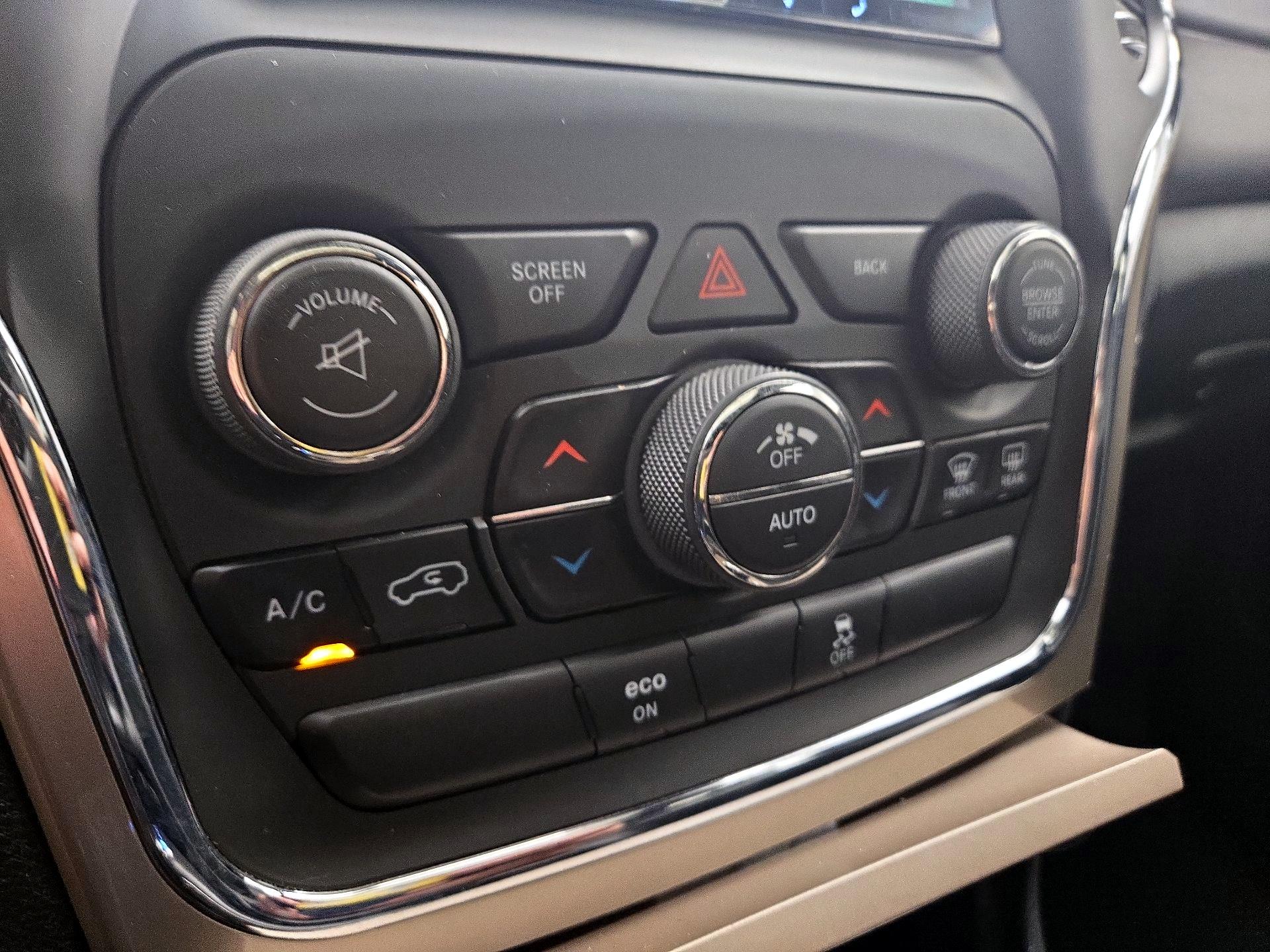 Thumbnail: 2015 Jeep Grand Cherokee - 16