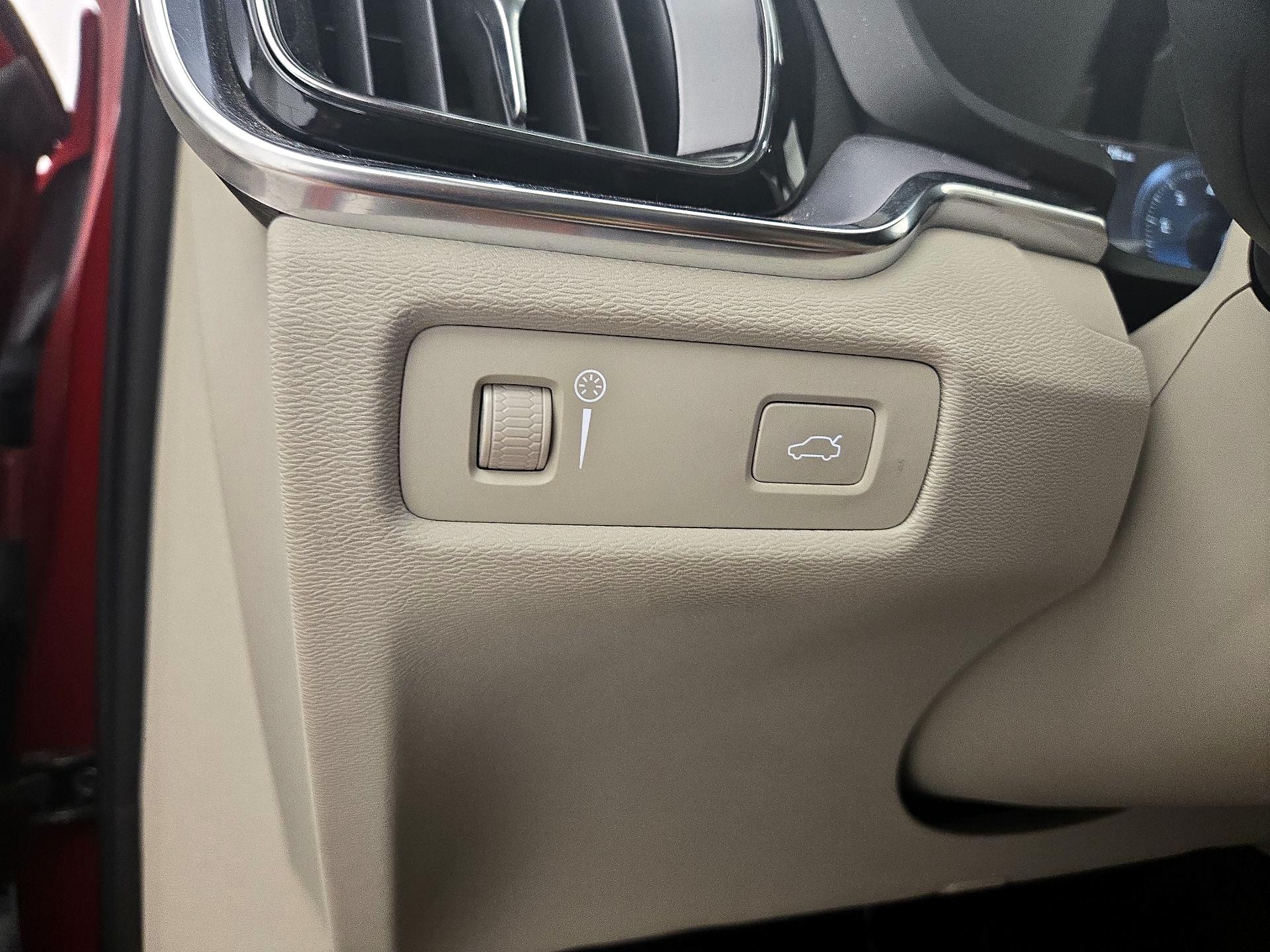 Thumbnail: 2020 Volvo S60 - 13