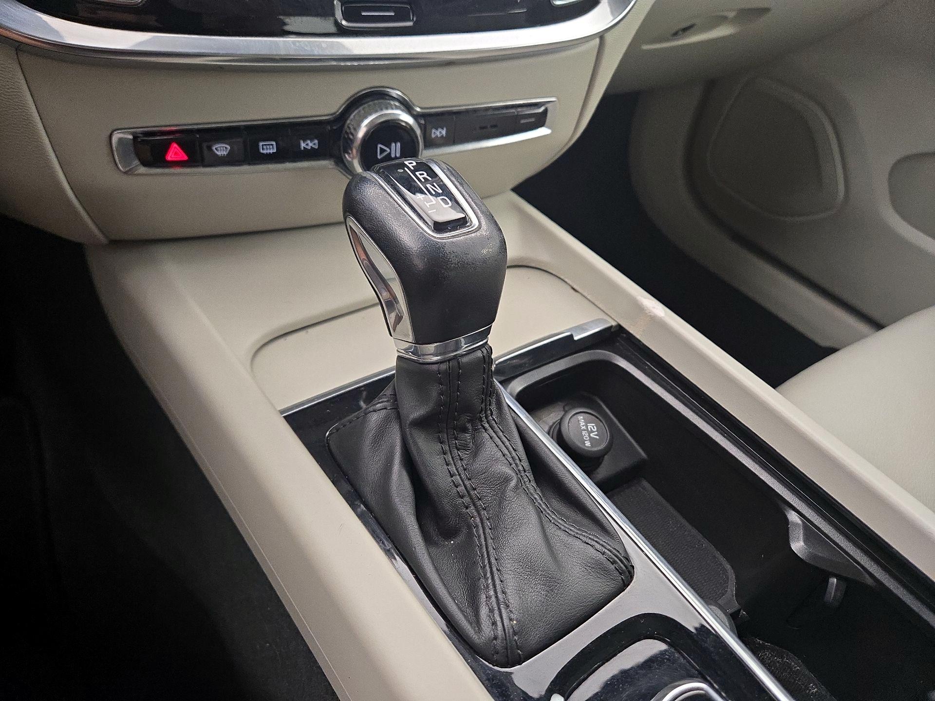 Thumbnail: 2020 Volvo S60 - 18