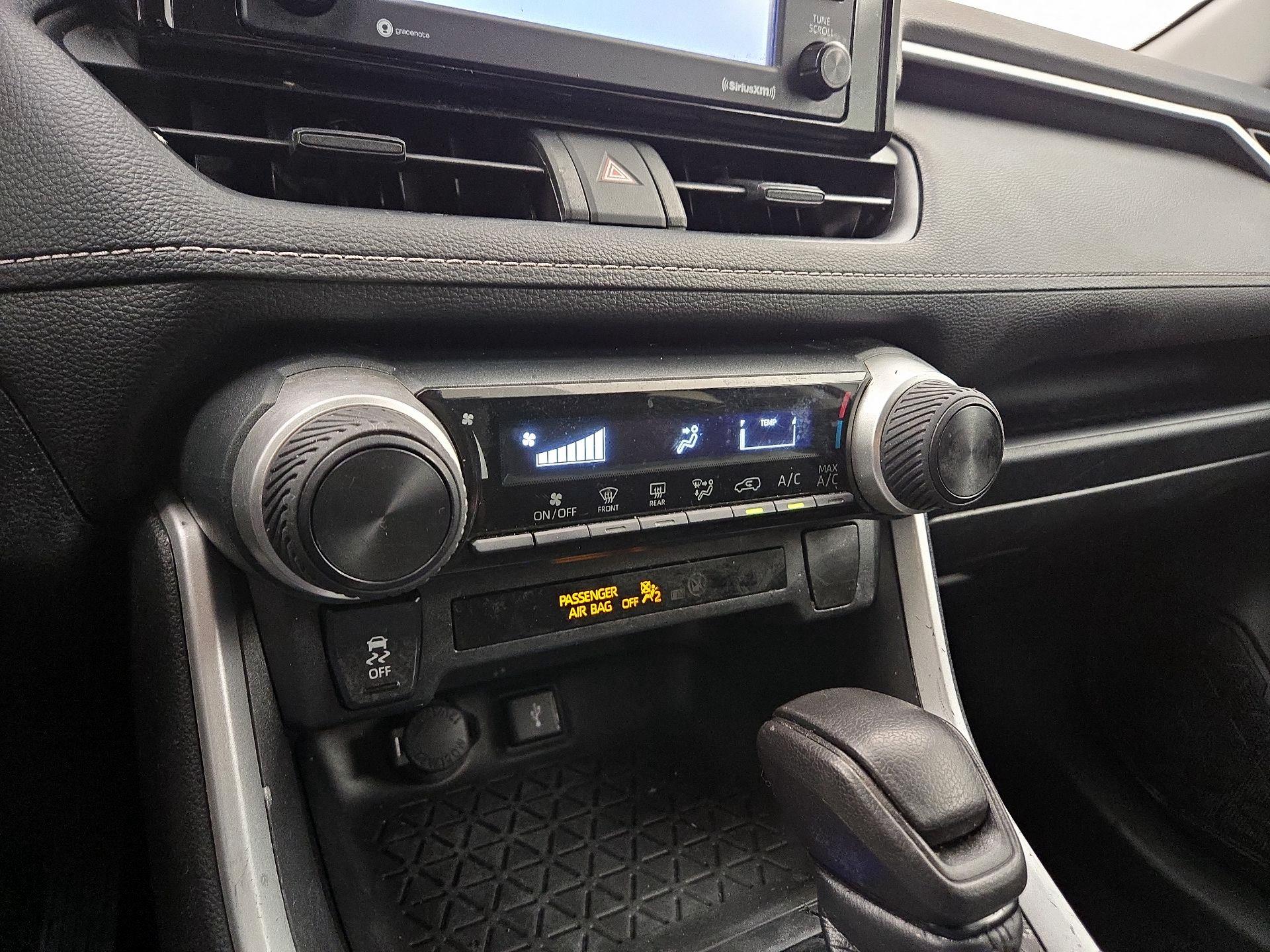 Thumbnail: 2020 Toyota RAV4 - 16