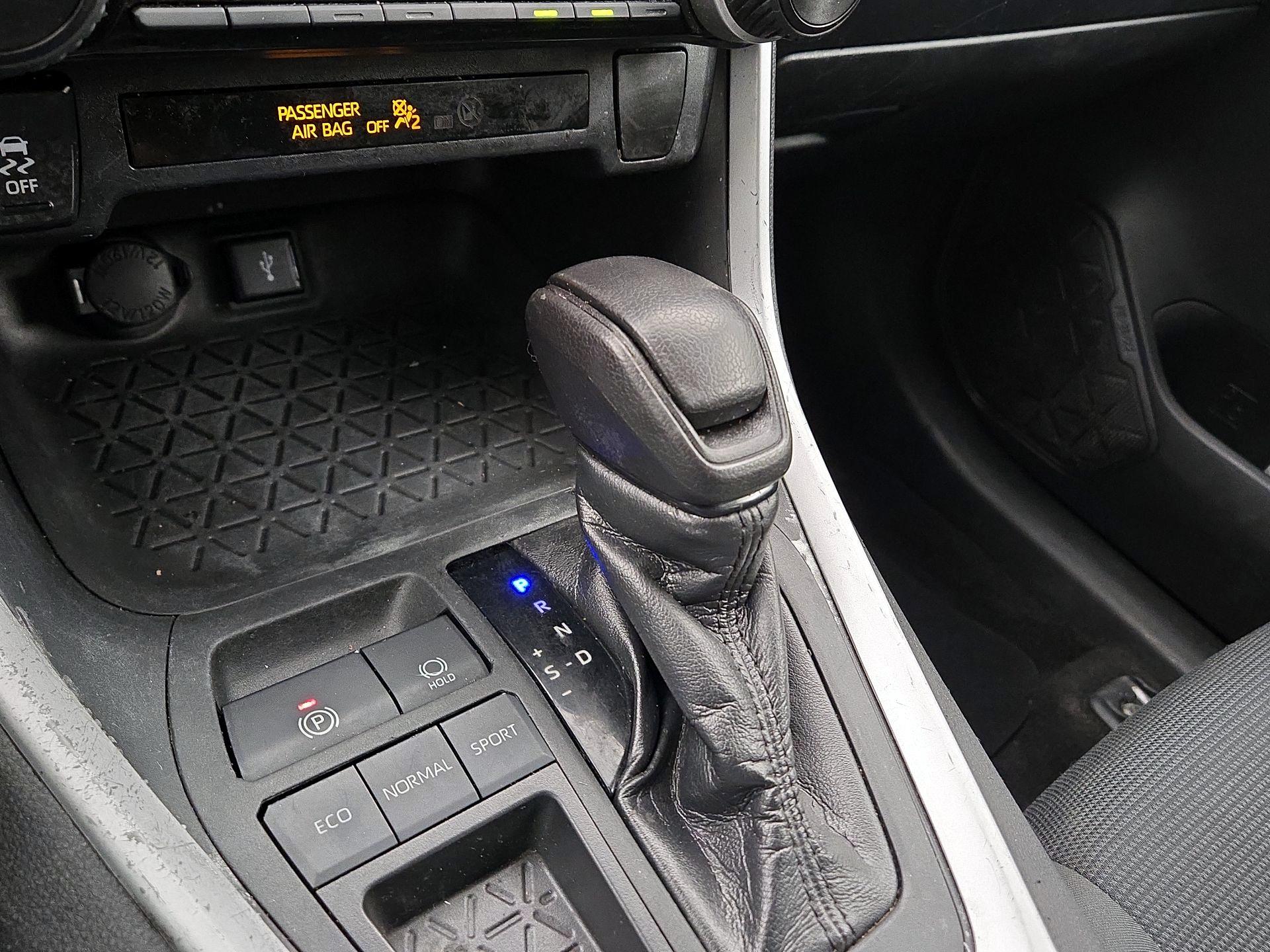 Thumbnail: 2020 Toyota RAV4 - 17