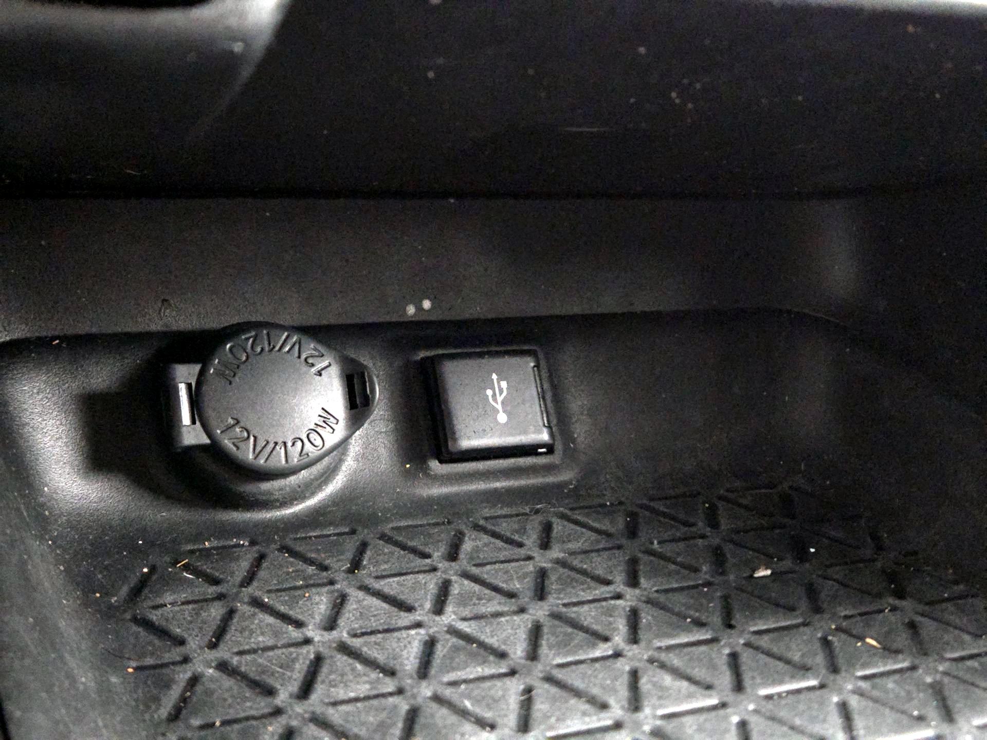 Thumbnail: 2020 Toyota RAV4 - 18