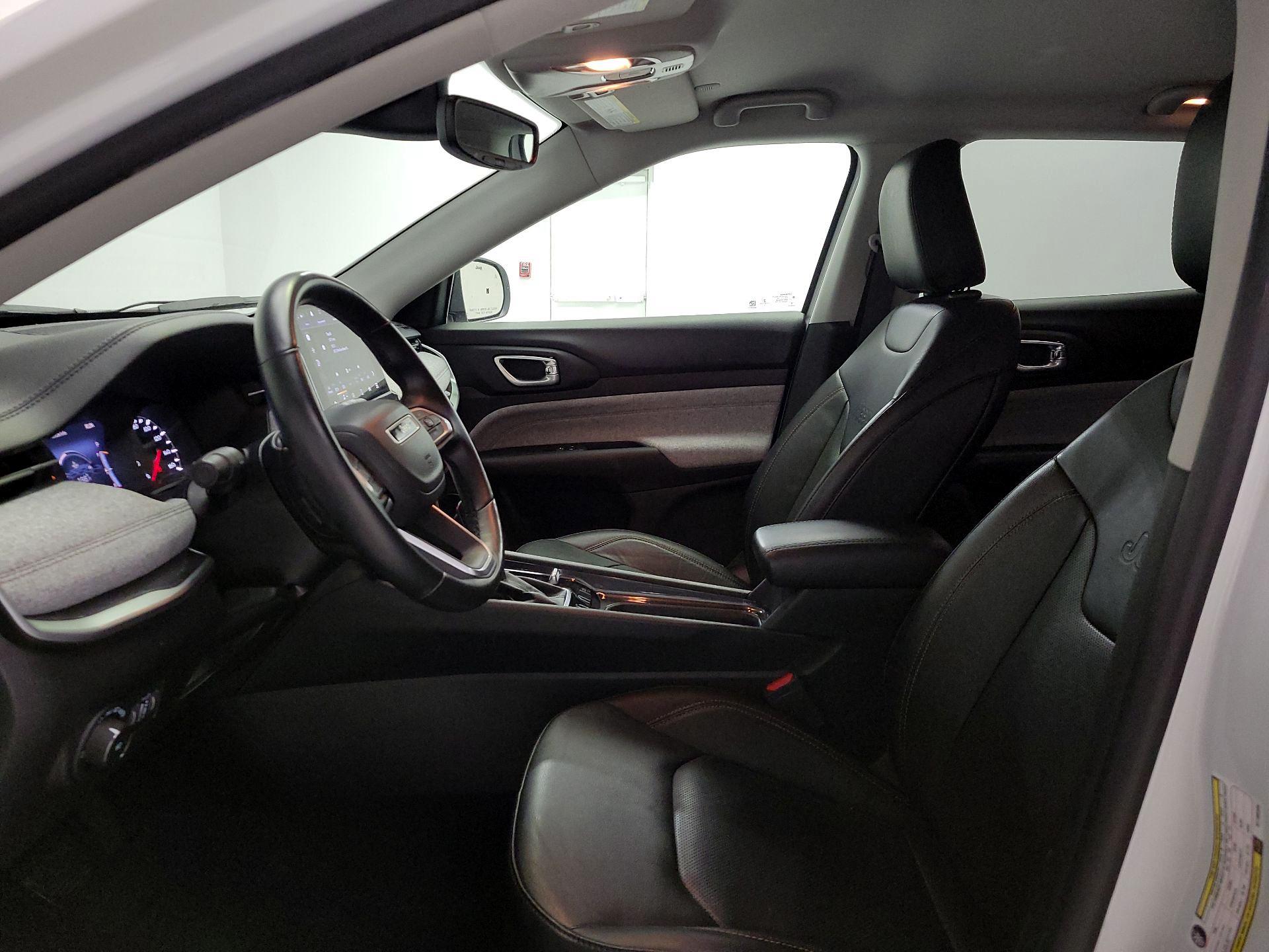 Thumbnail: 2022 Jeep Compass - 11