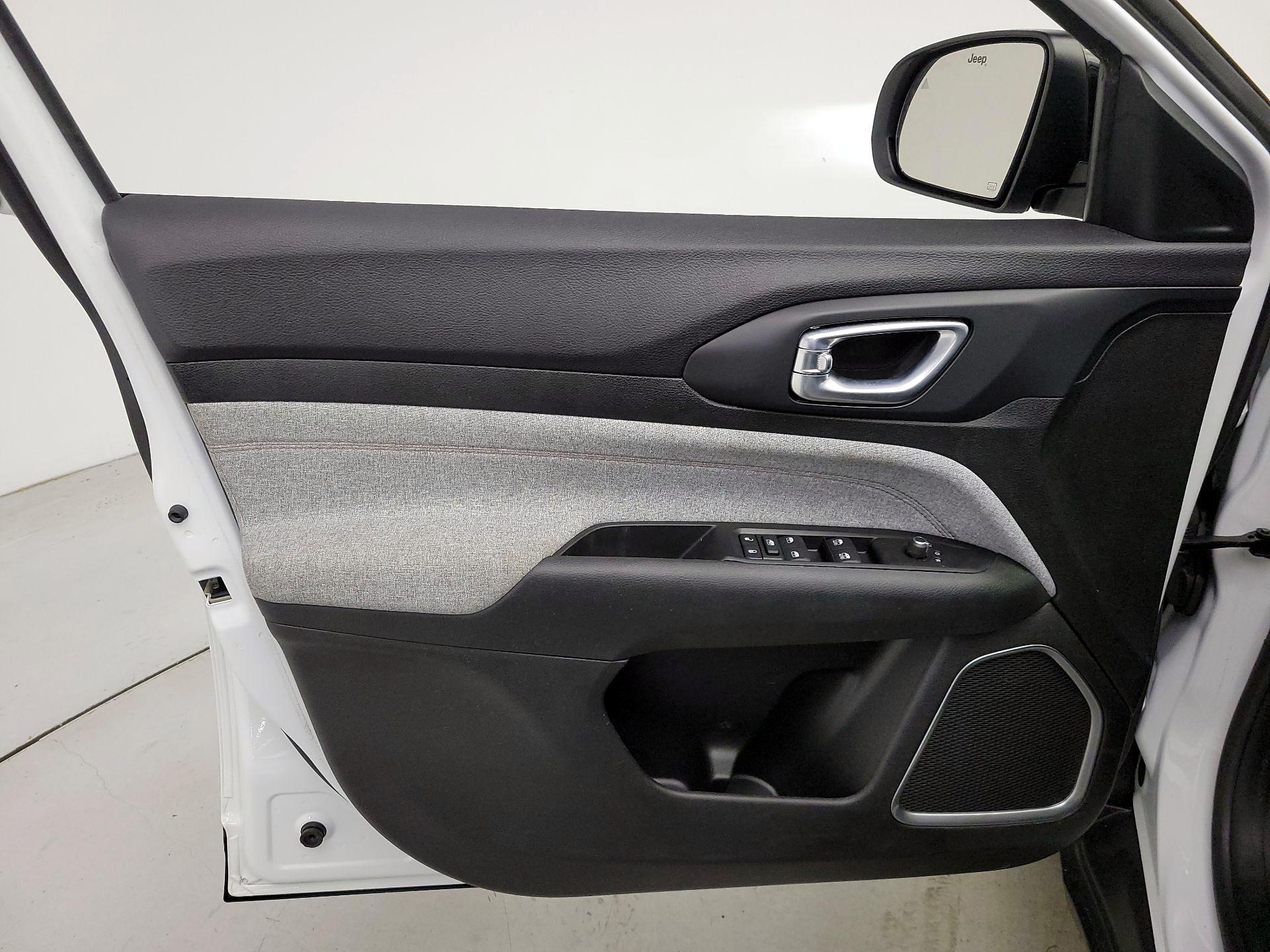 Thumbnail: 2022 Jeep Compass - 12