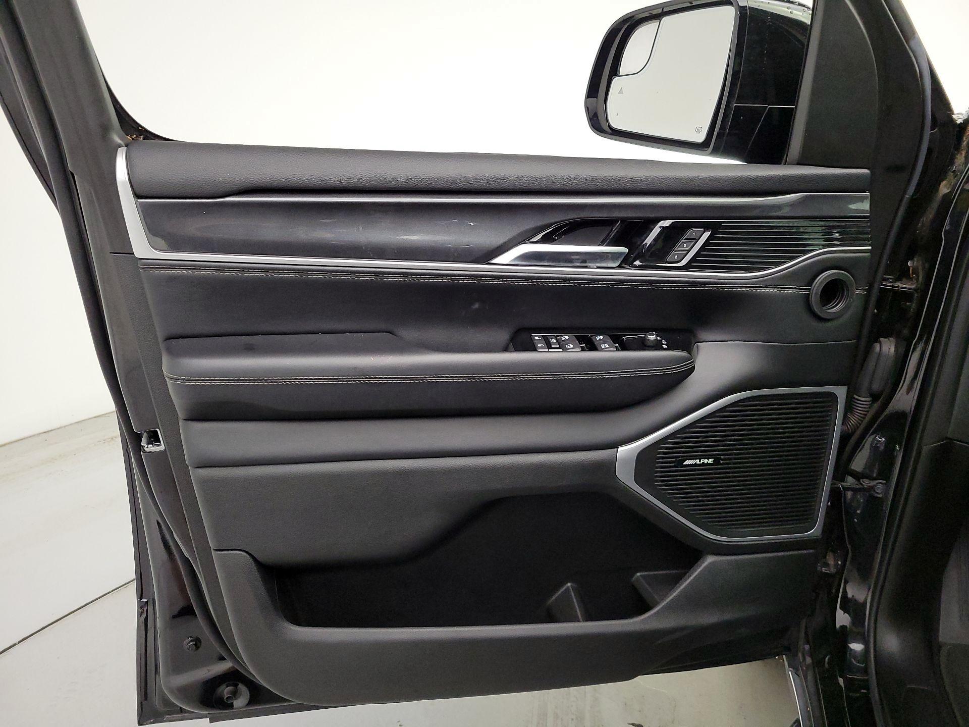 Thumbnail: 2022 Jeep Wagoneer - 12