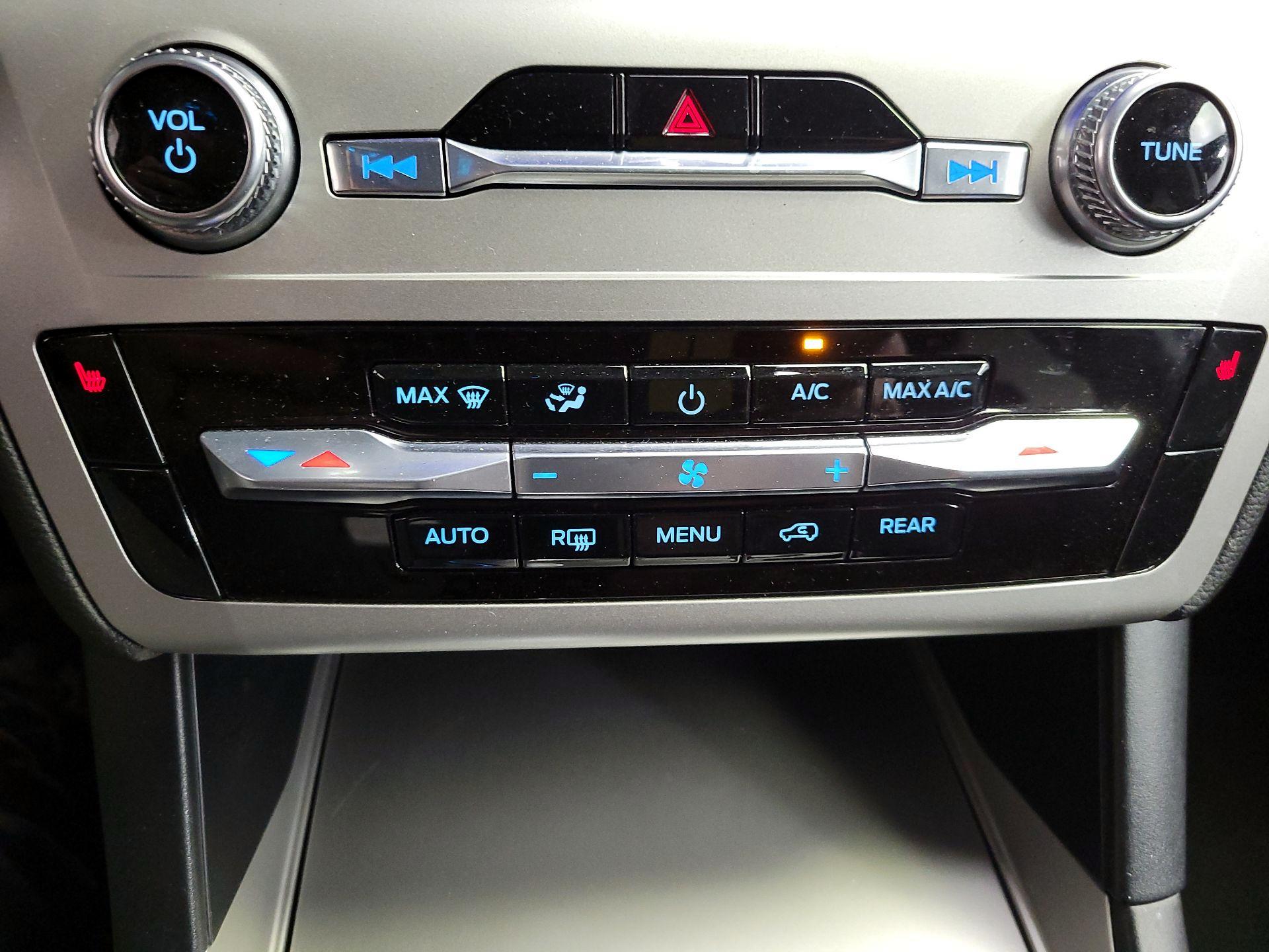 Thumbnail: 2022 Ford Explorer - 16