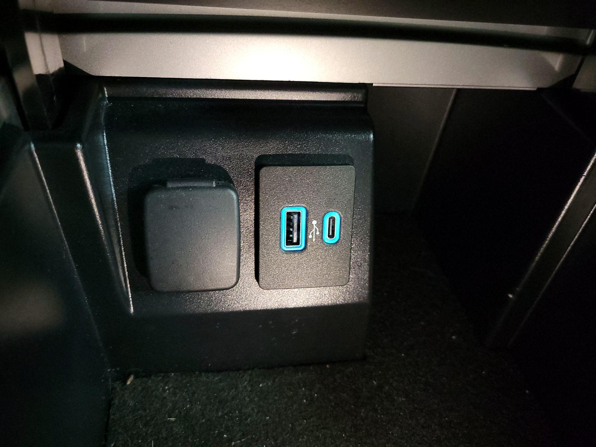 Thumbnail: 2022 Ford Explorer - 18