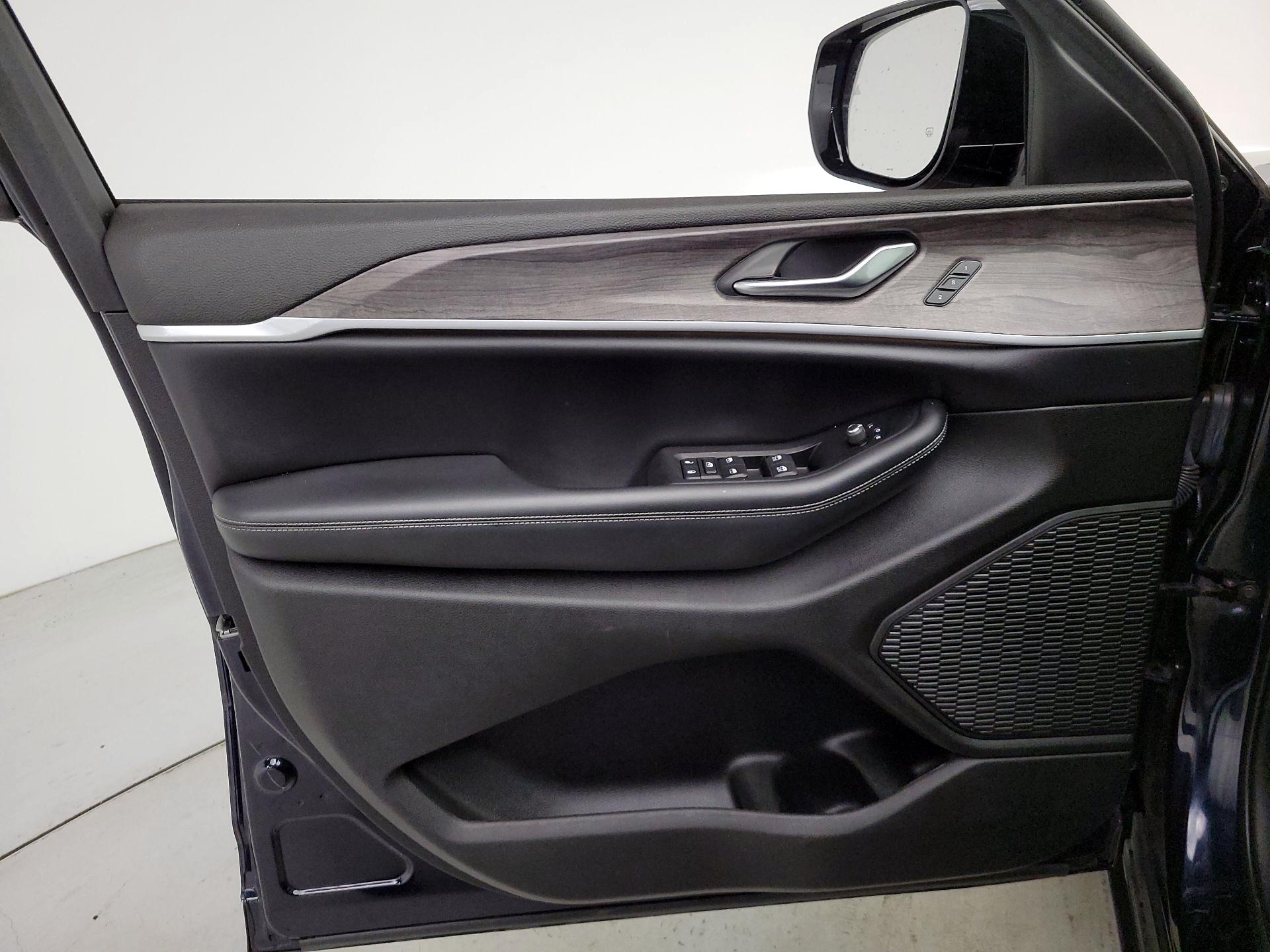 Thumbnail: 2023 Jeep Grand Cherokee L - 12